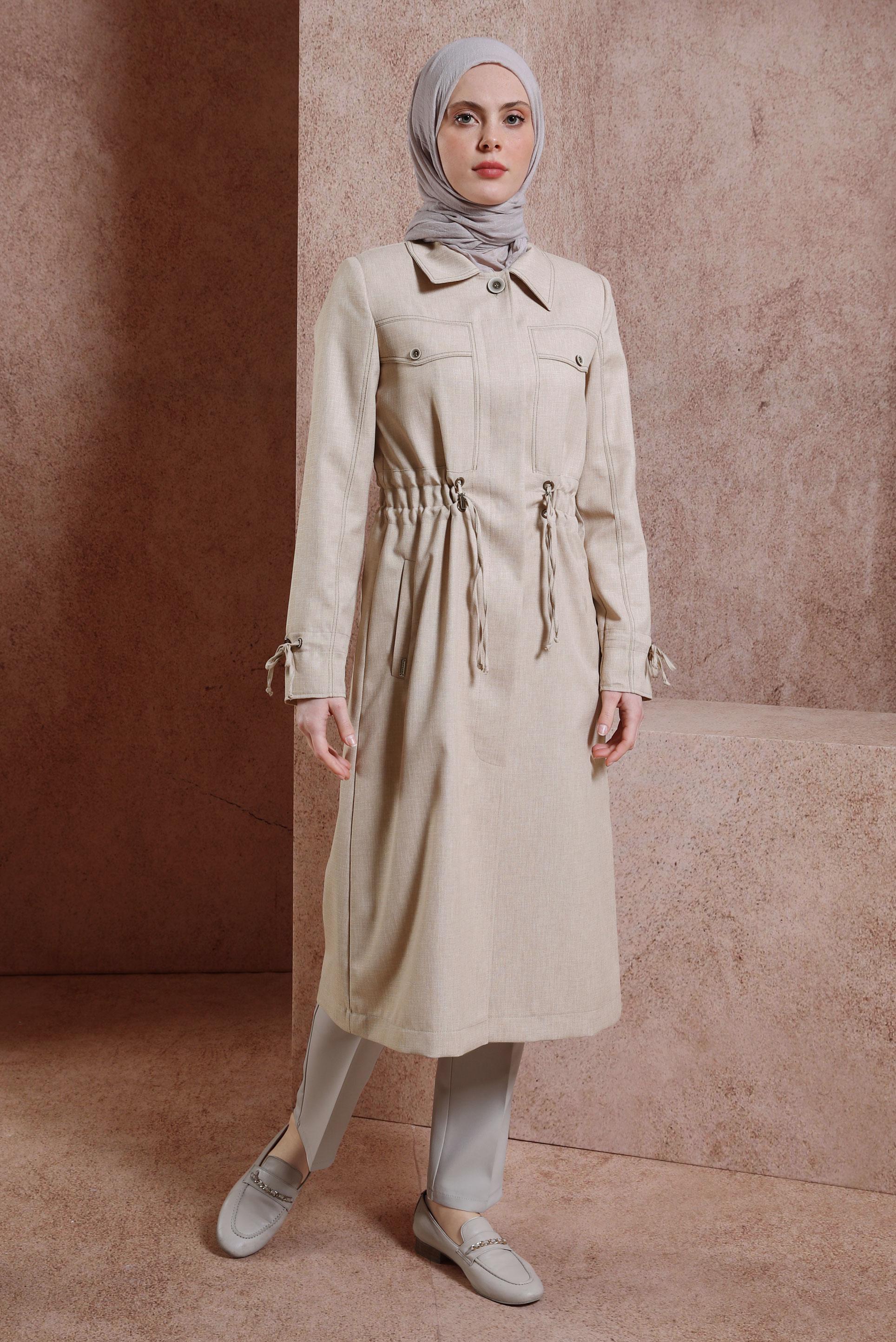 Tesettür giyim BEJ BELİ BÜZGÜLÜ TRENÇKOT 10867