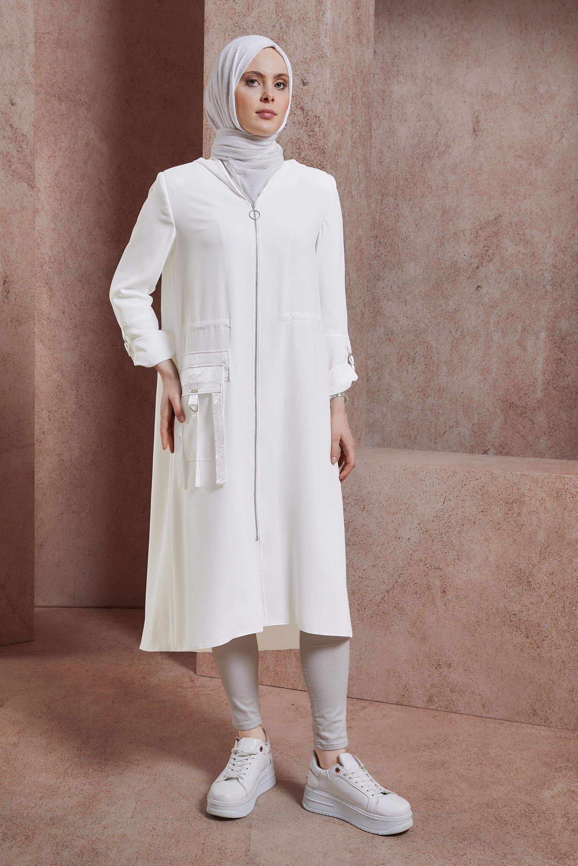 Tesettür giyim BEYAZ KAPÜŞONLU TRENÇKOT 10870