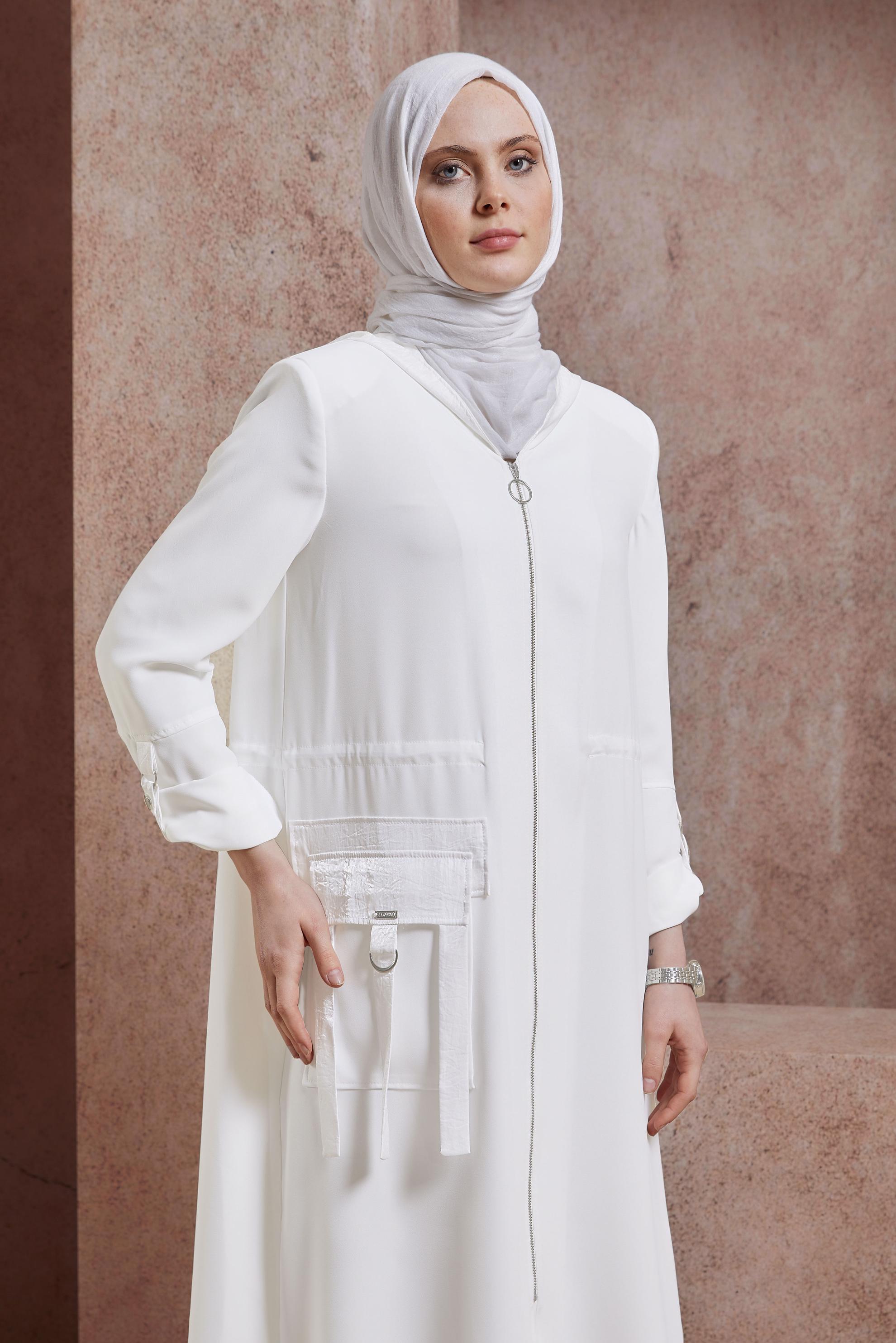 Tesettür giyim BEYAZ KAPÜŞONLU TRENÇKOT 10870