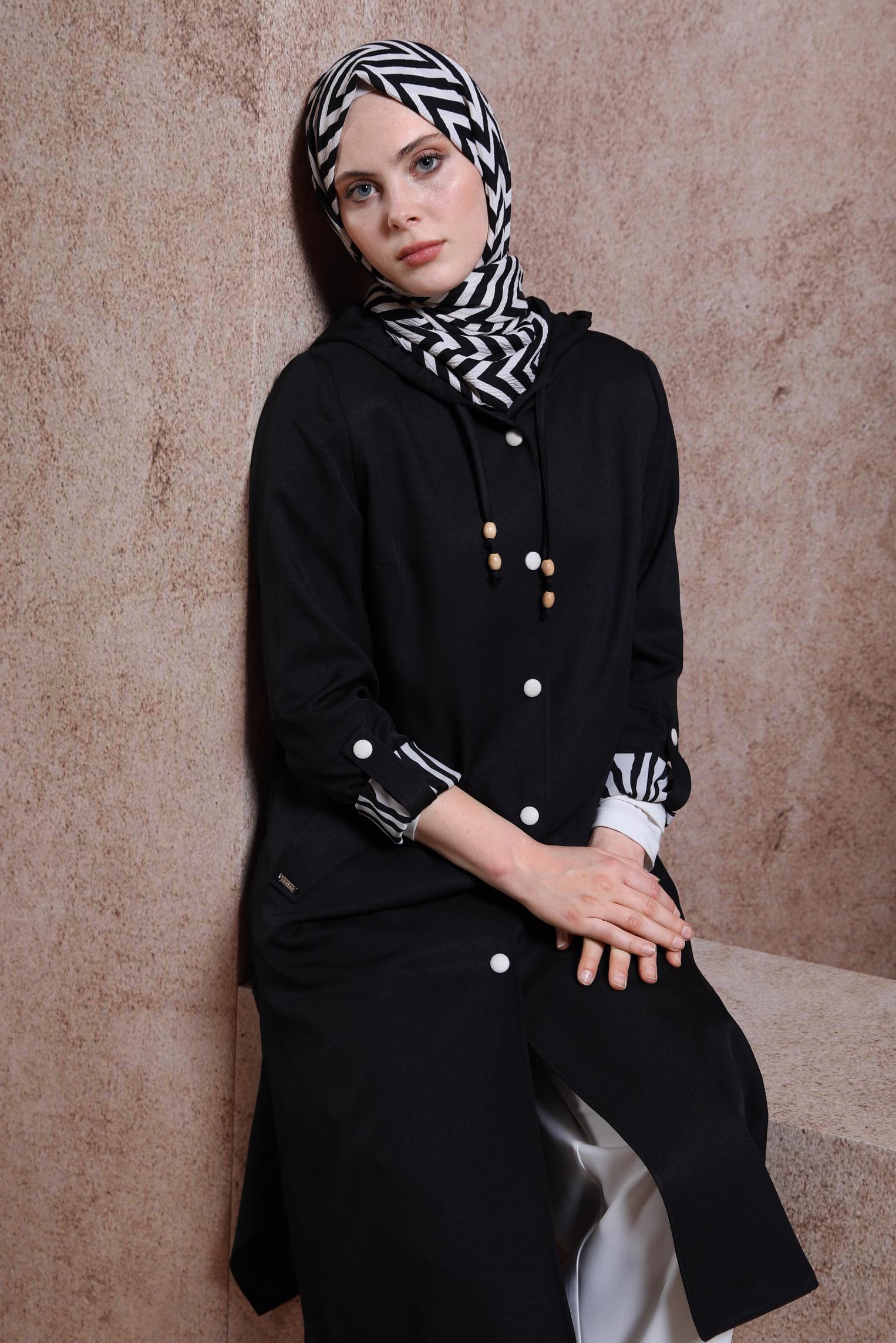 Tesettür giyim SİYAH KAPÜŞONLU TRENÇKOT 10872