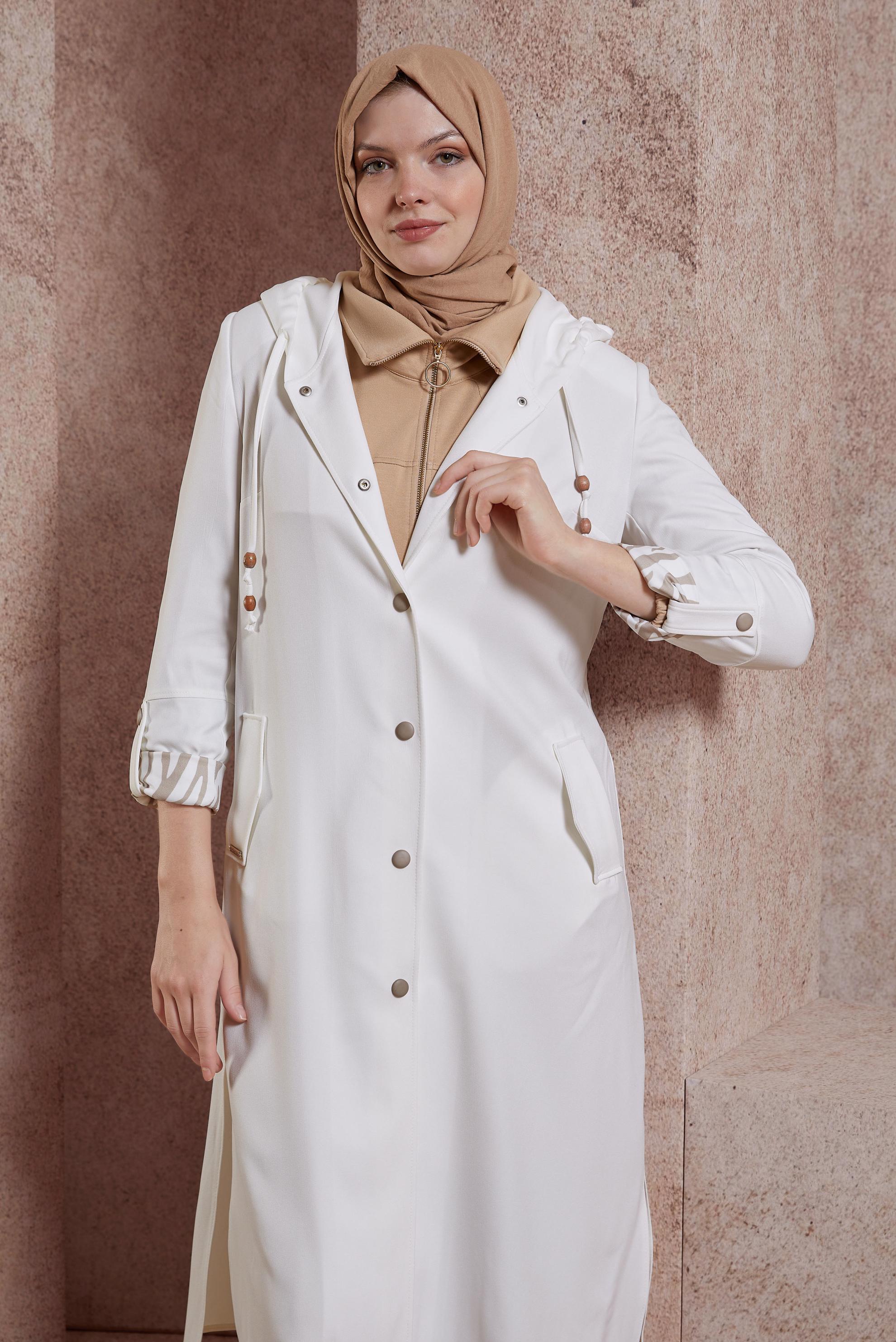 Tesettür giyim BEYAZ KAPÜŞONLU TRENÇKOT 10872