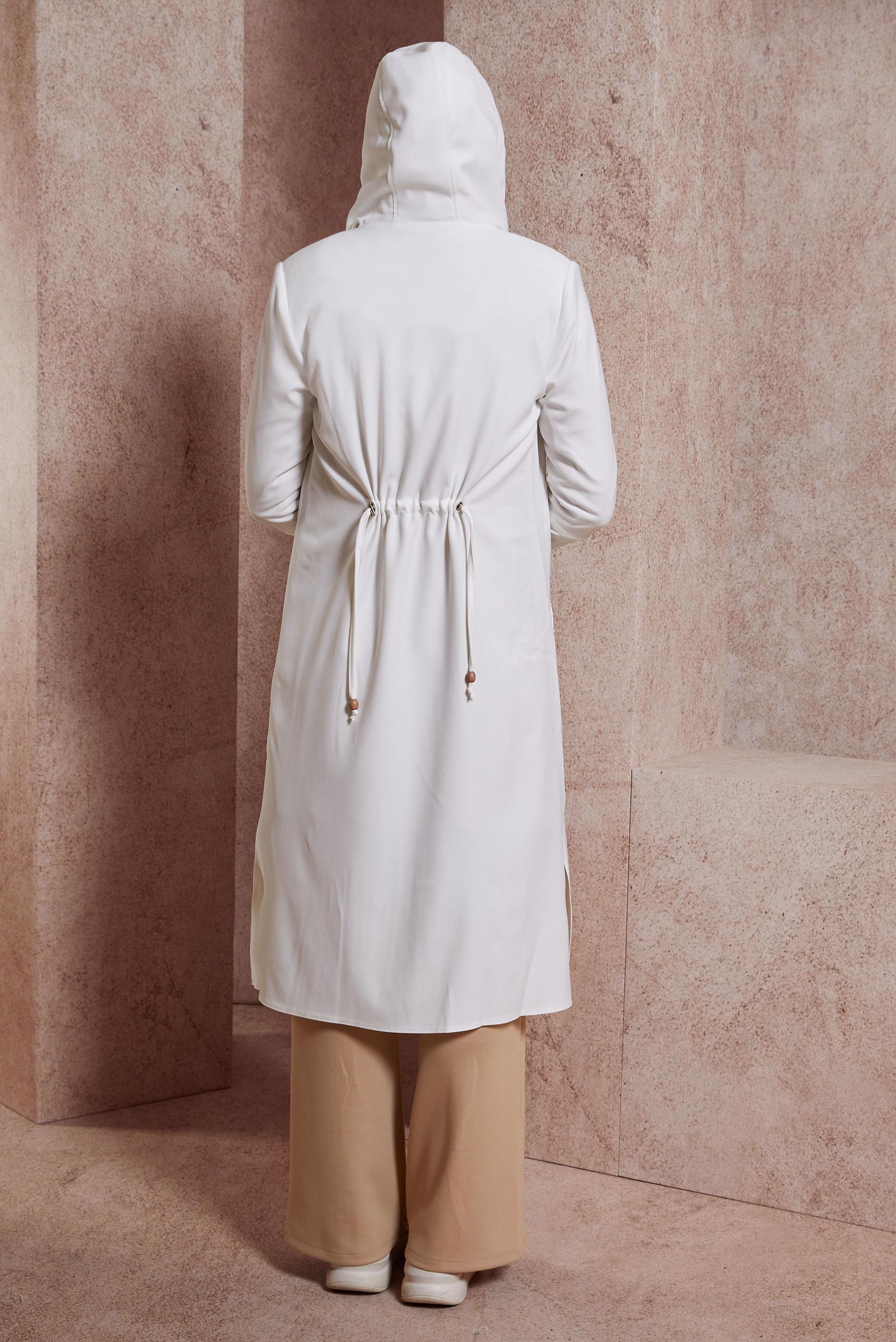 Tesettür giyim BEYAZ KAPÜŞONLU TRENÇKOT 10872