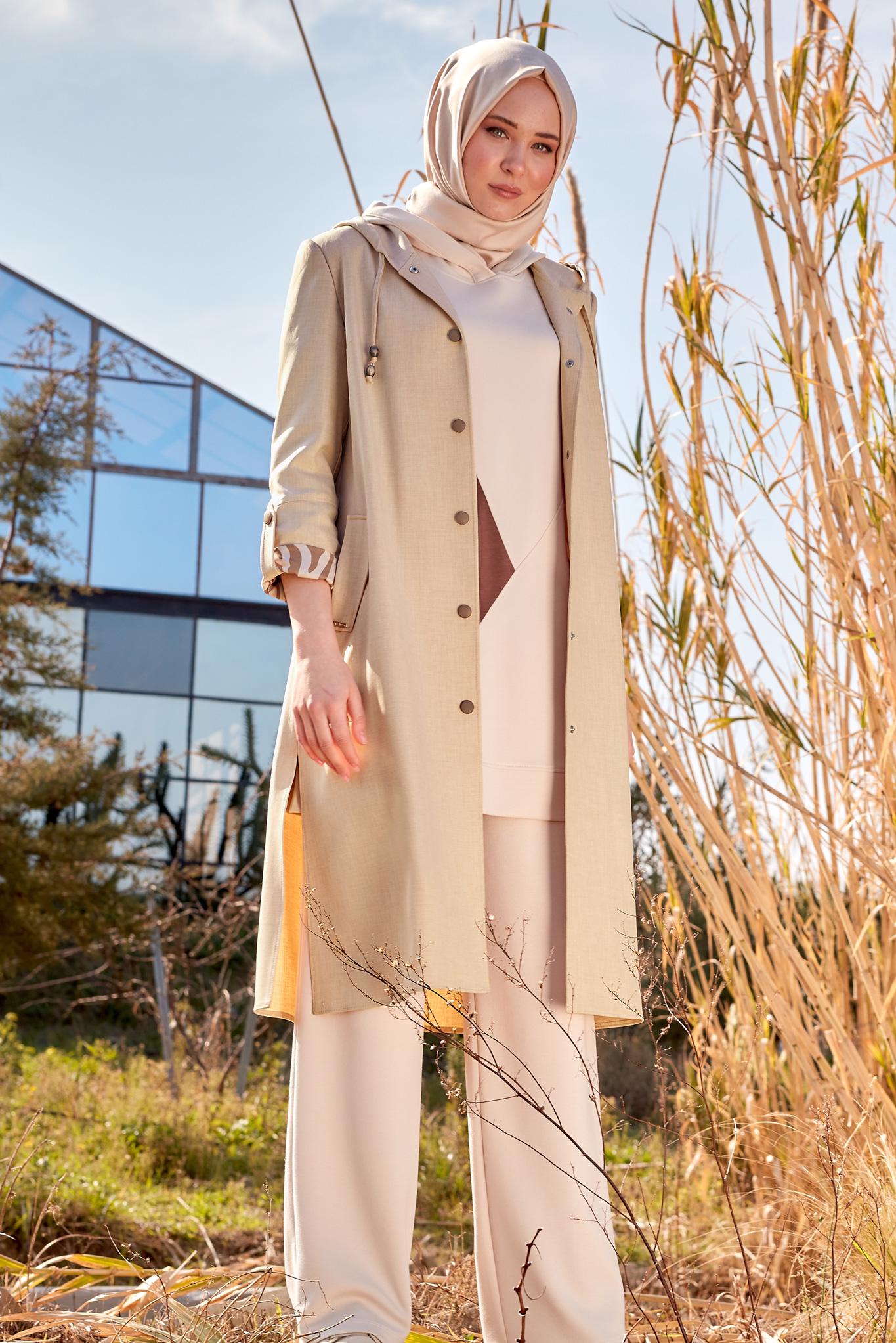 Tesettür giyim BEJ KAPÜŞONLU TRENÇKOT 10872