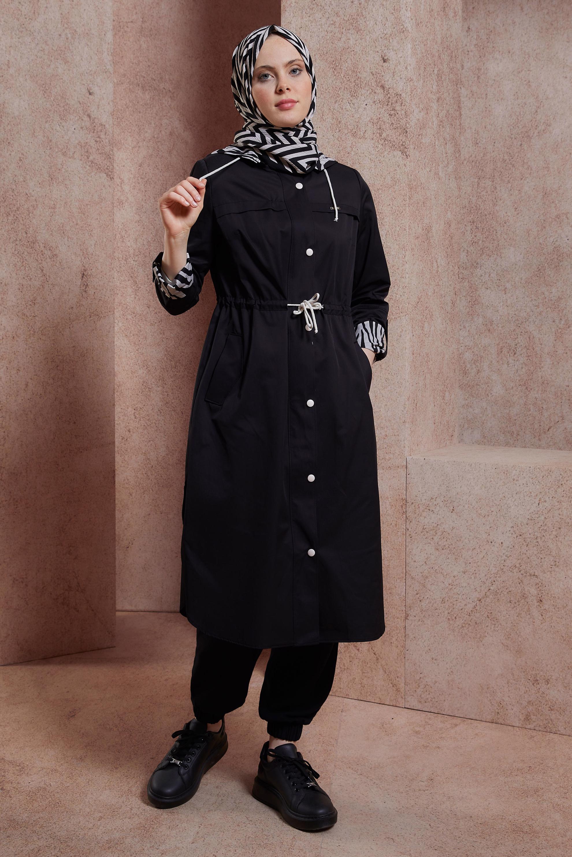 Tesettür giyim SİYAH KAPÜŞONLU TRENÇKOT 10874