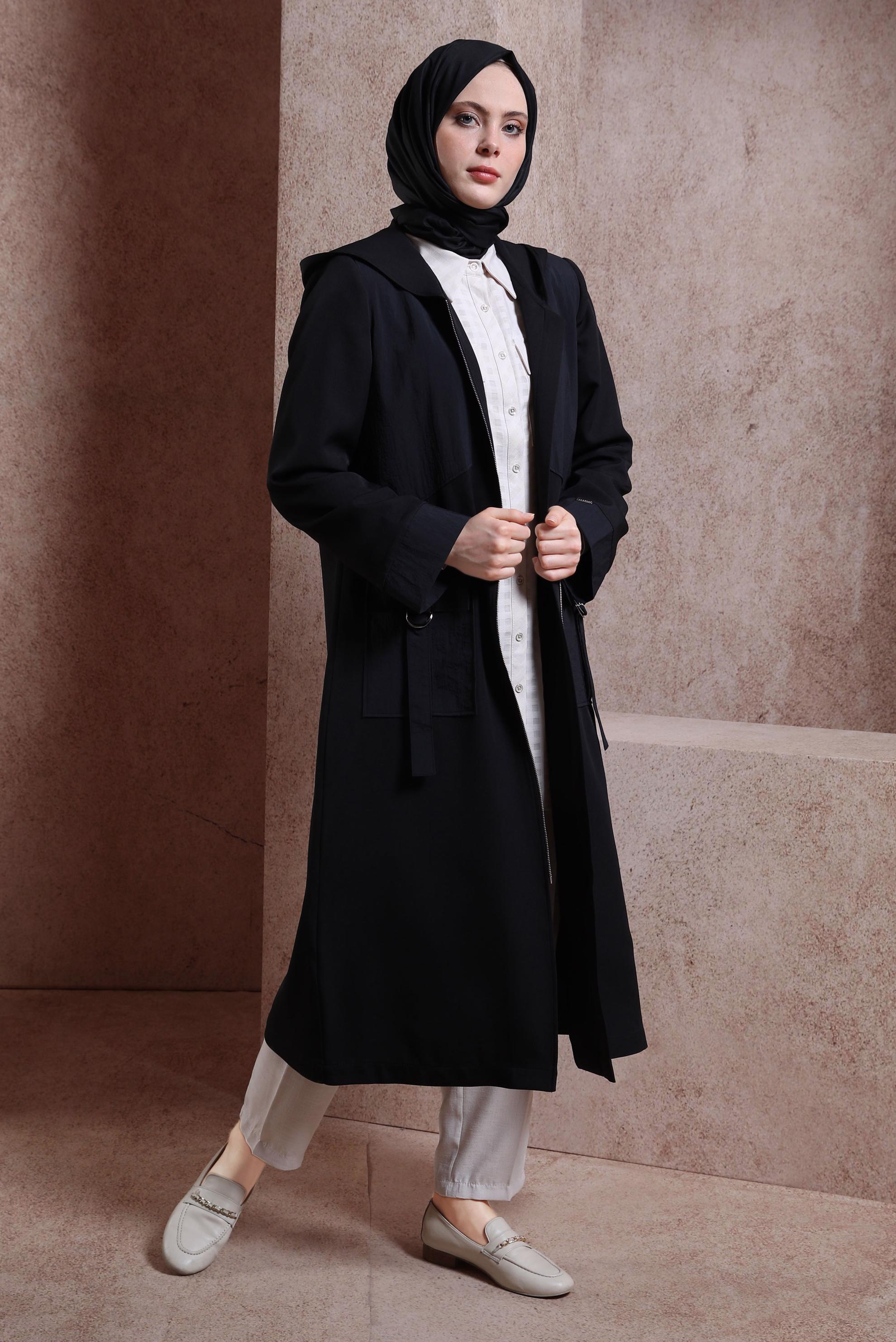 Tesettür giyim SİYAH KAPÜŞONLU TRENÇKOT 10875