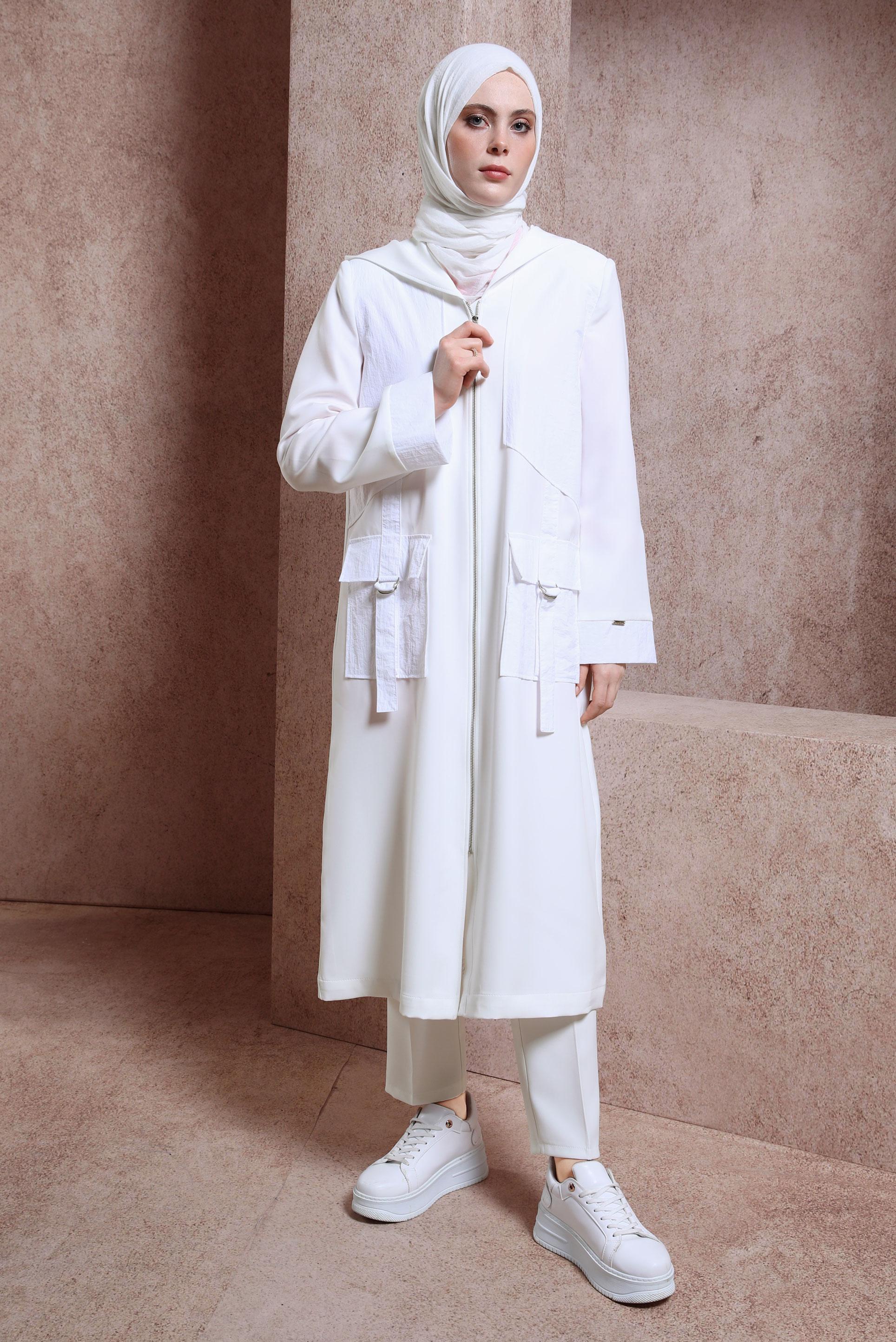 Tesettür giyim BEYAZ KAPÜŞONLU TRENÇKOT 10875
