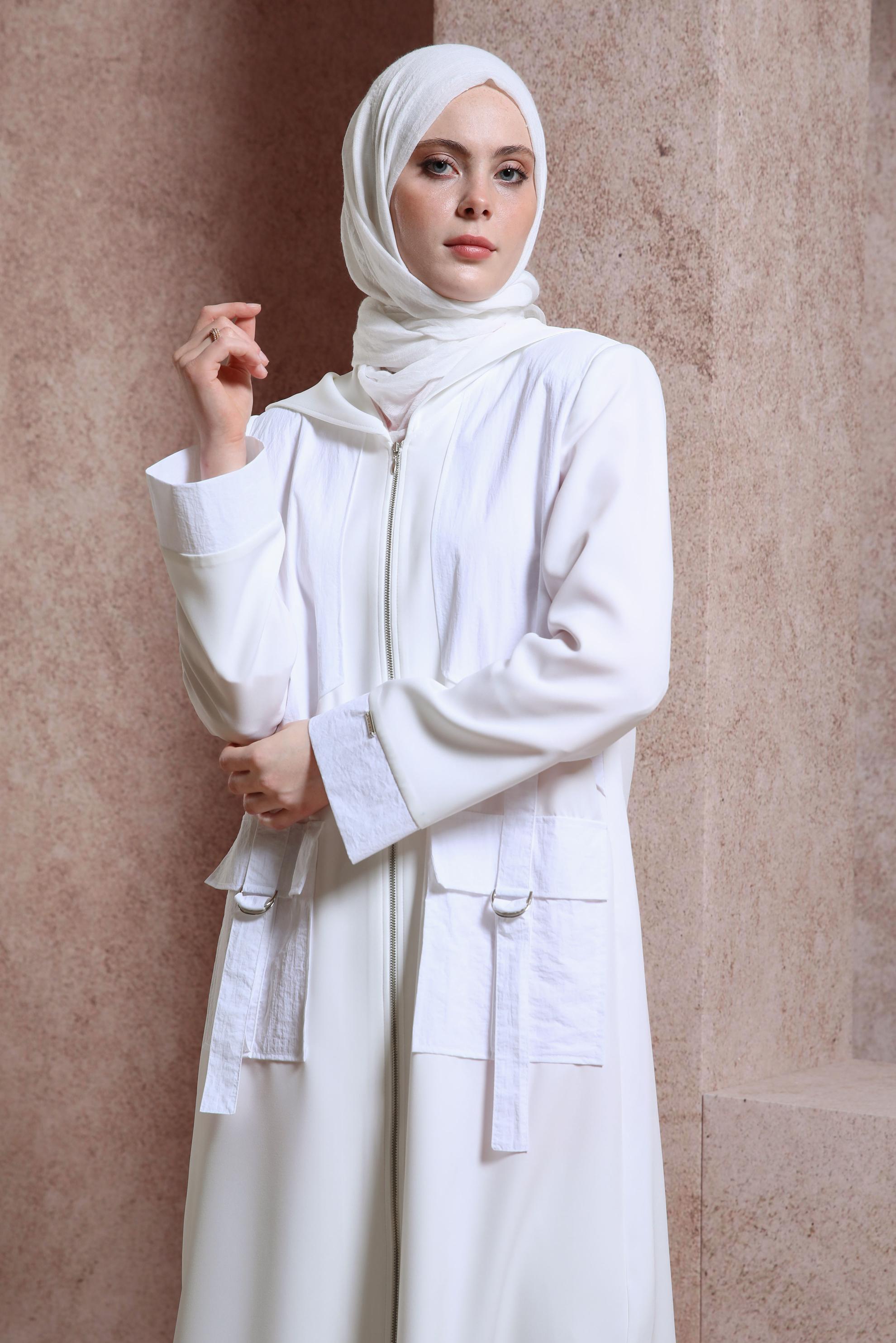 Tesettür giyim BEYAZ KAPÜŞONLU TRENÇKOT 10875