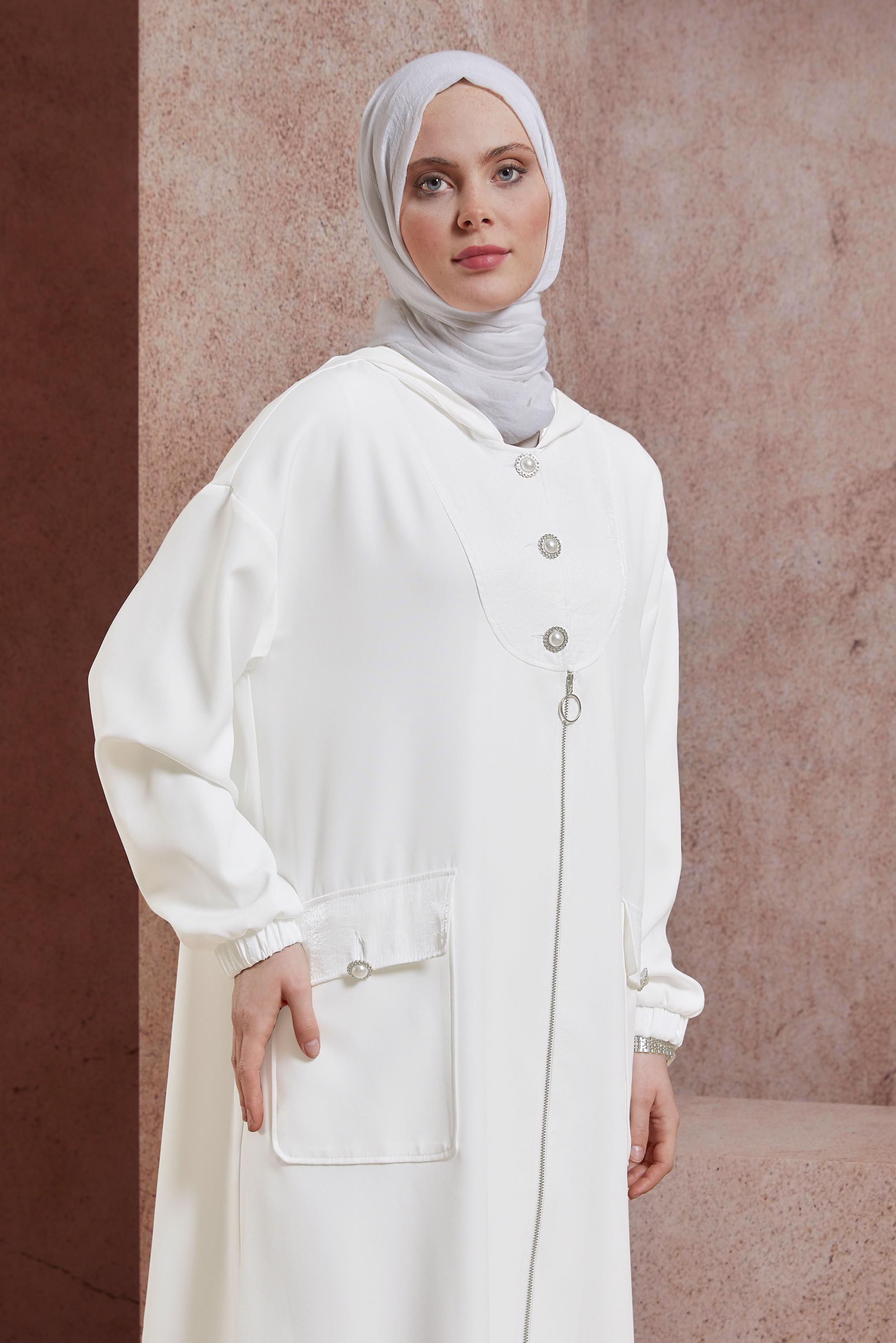 Tesettür giyim BEYAZ KAPÜŞONLU TRENÇKOT 10877