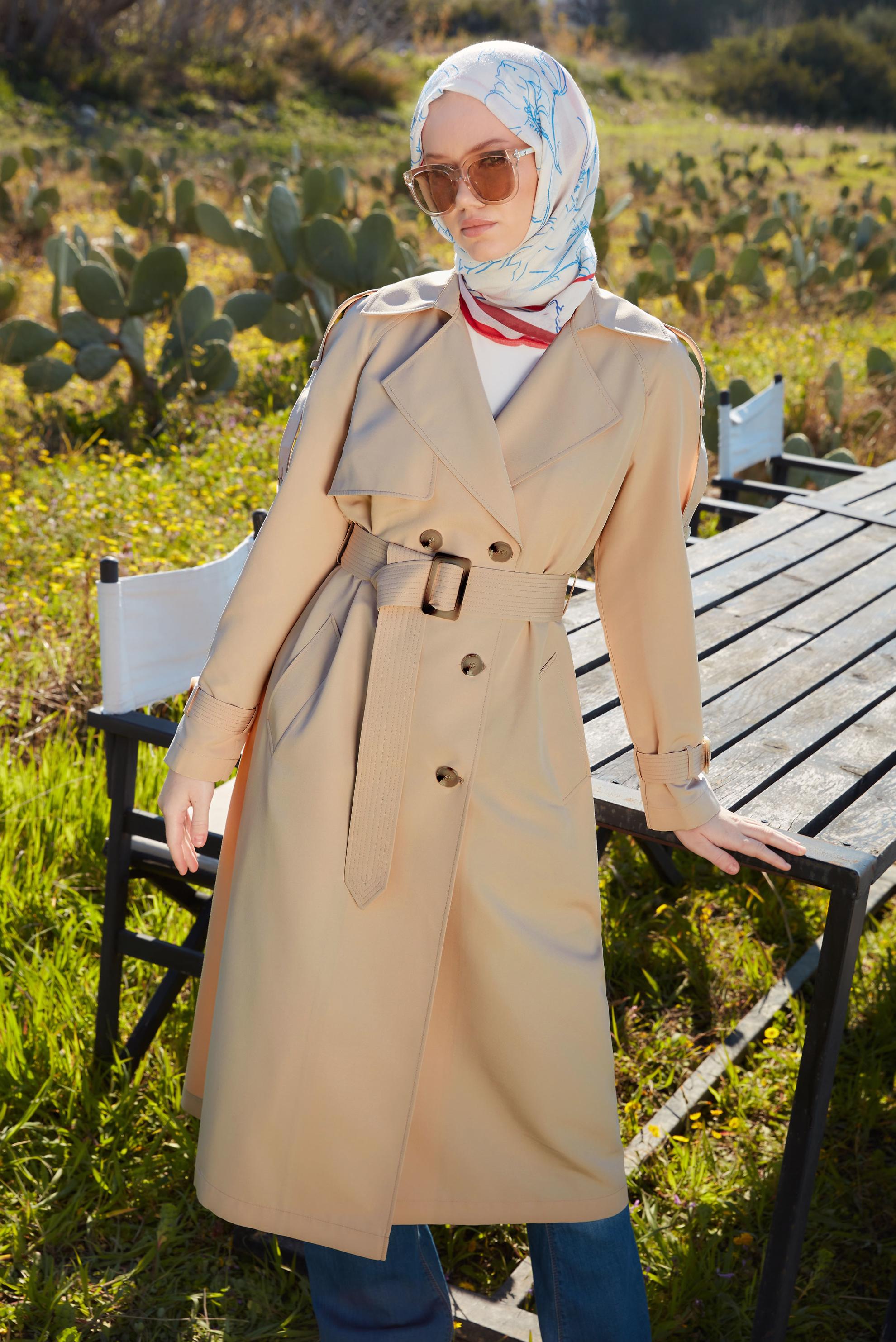 Tesettür giyim BEJ KEMERLİ DÜĞME DETAYLI TRENÇKOT 10890