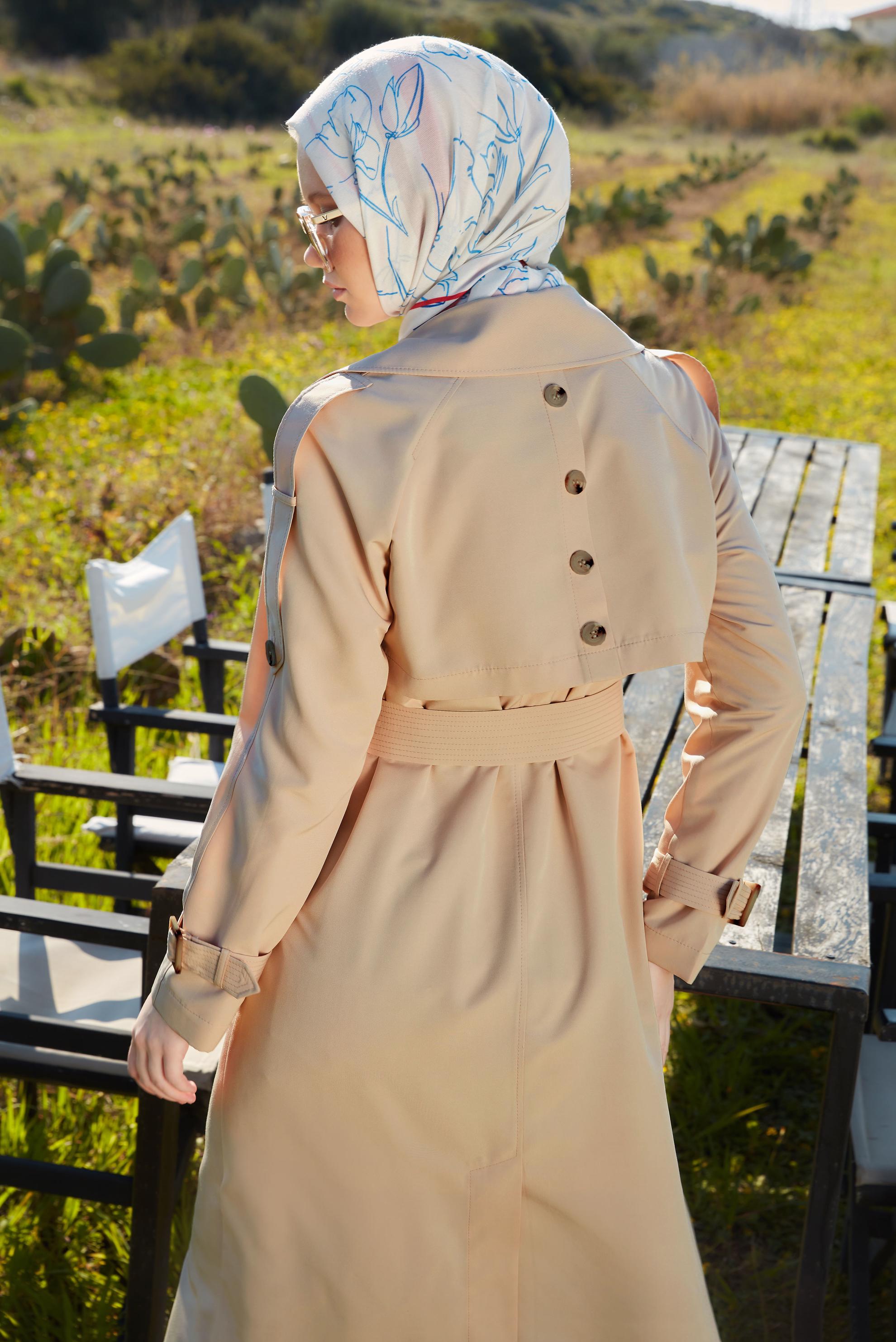 Tesettür giyim BEJ KEMERLİ DÜĞME DETAYLI TRENÇKOT 10890