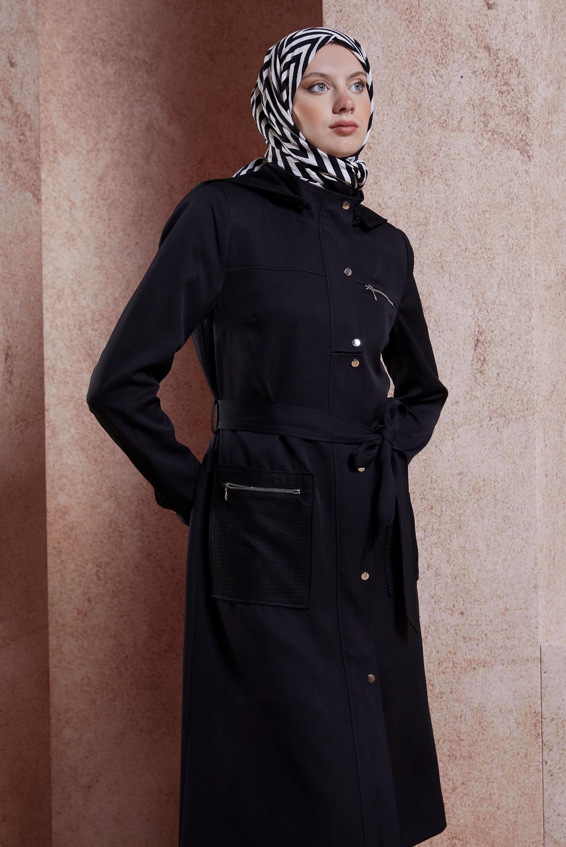 Tesettür giyim SİYAH KUŞAKLI KAPÜŞONLU TRENÇKOT 10893