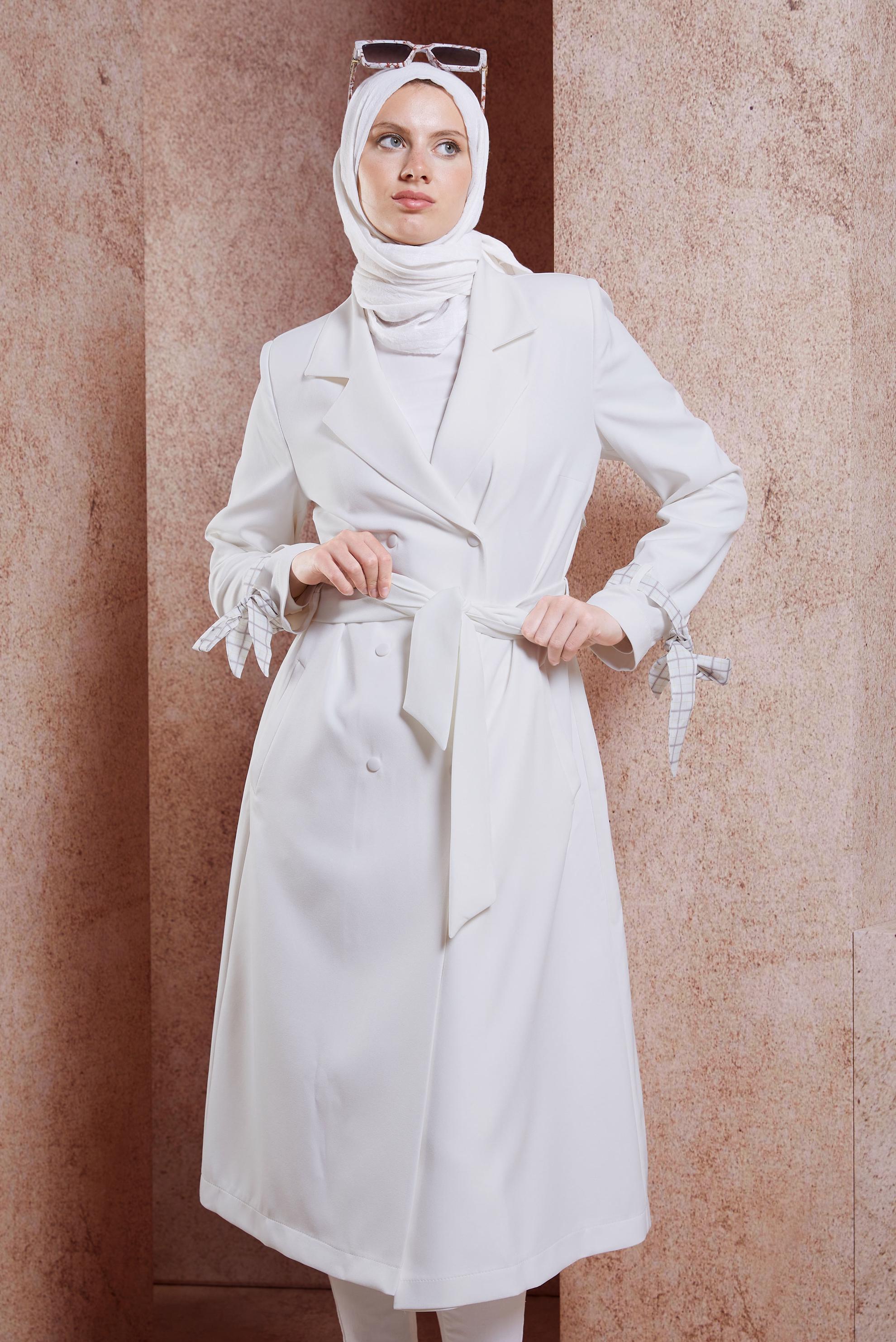 Tesettür giyim BEYAZ KUŞAKLI TRENÇKOT 10895