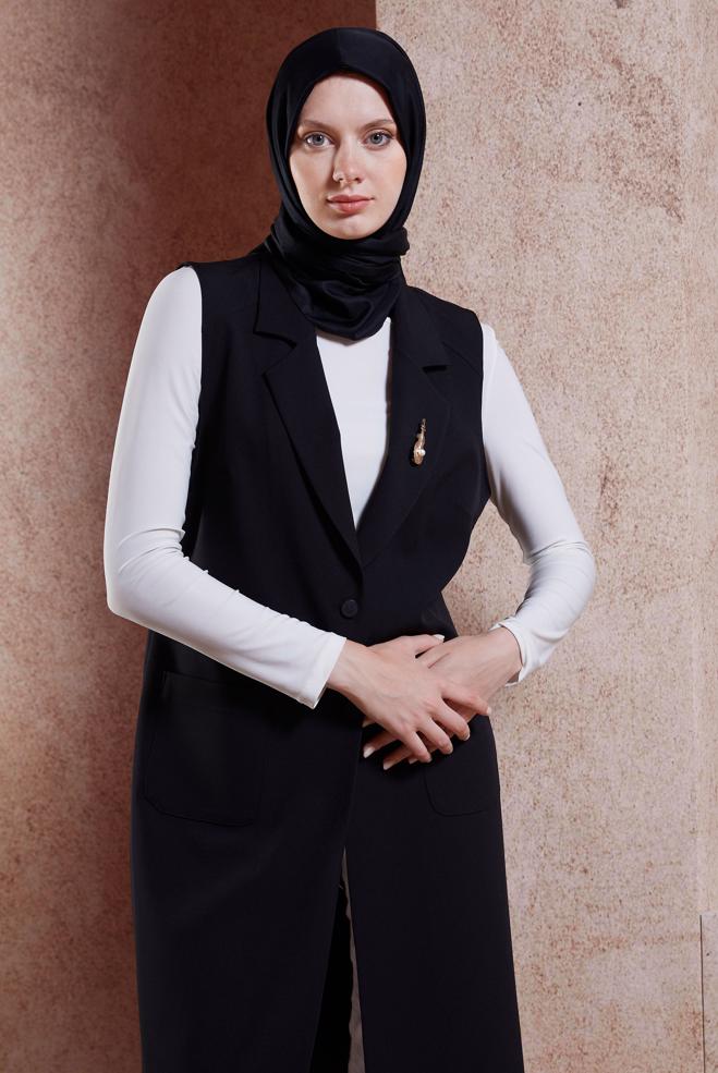 Tesettür giyim SİYAH BROŞ DETAYLI YELEK 44658 - ALVİNA