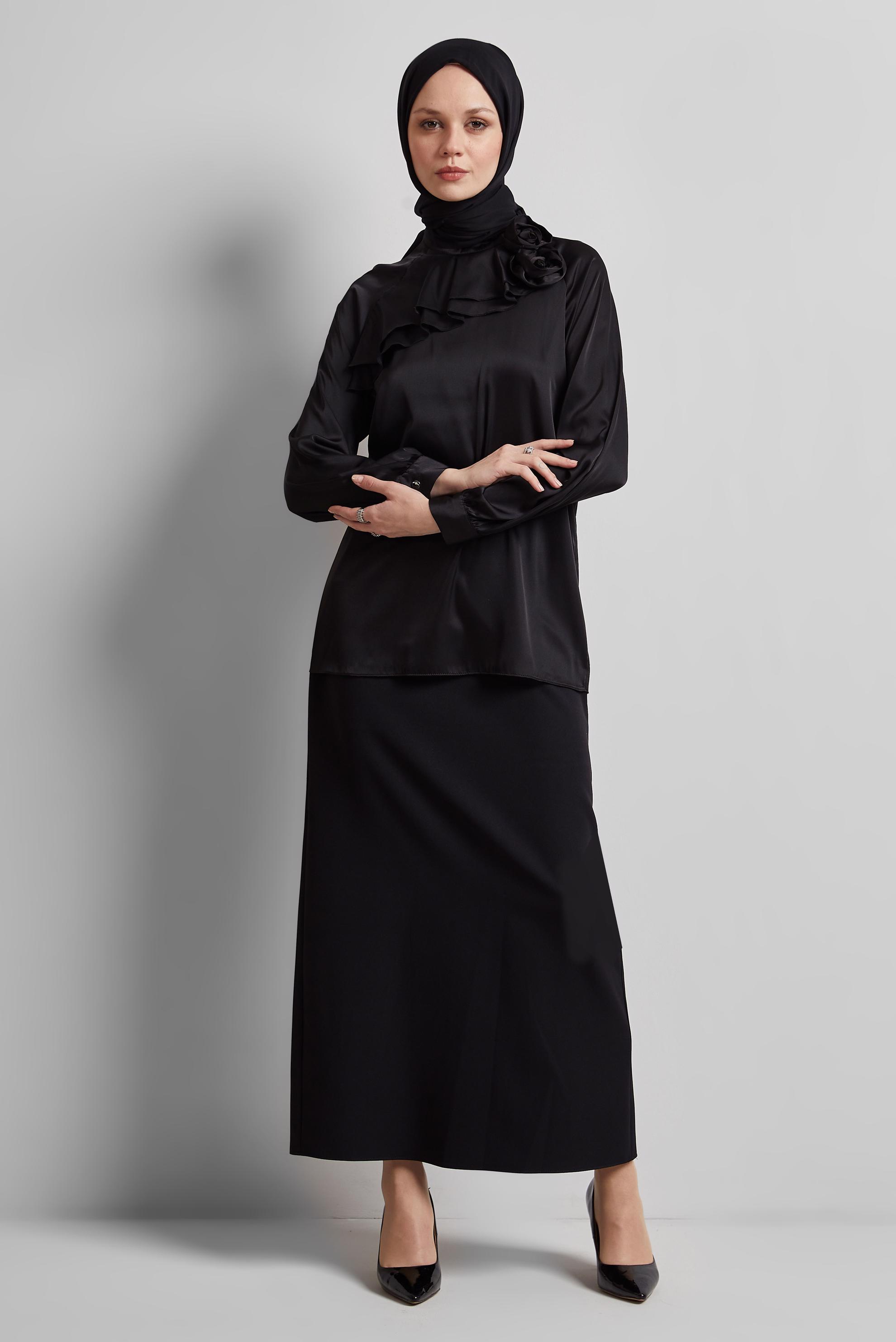 Tesettür giyim SİYAH GÜL DETAYLI SATEN BLUZ 44713