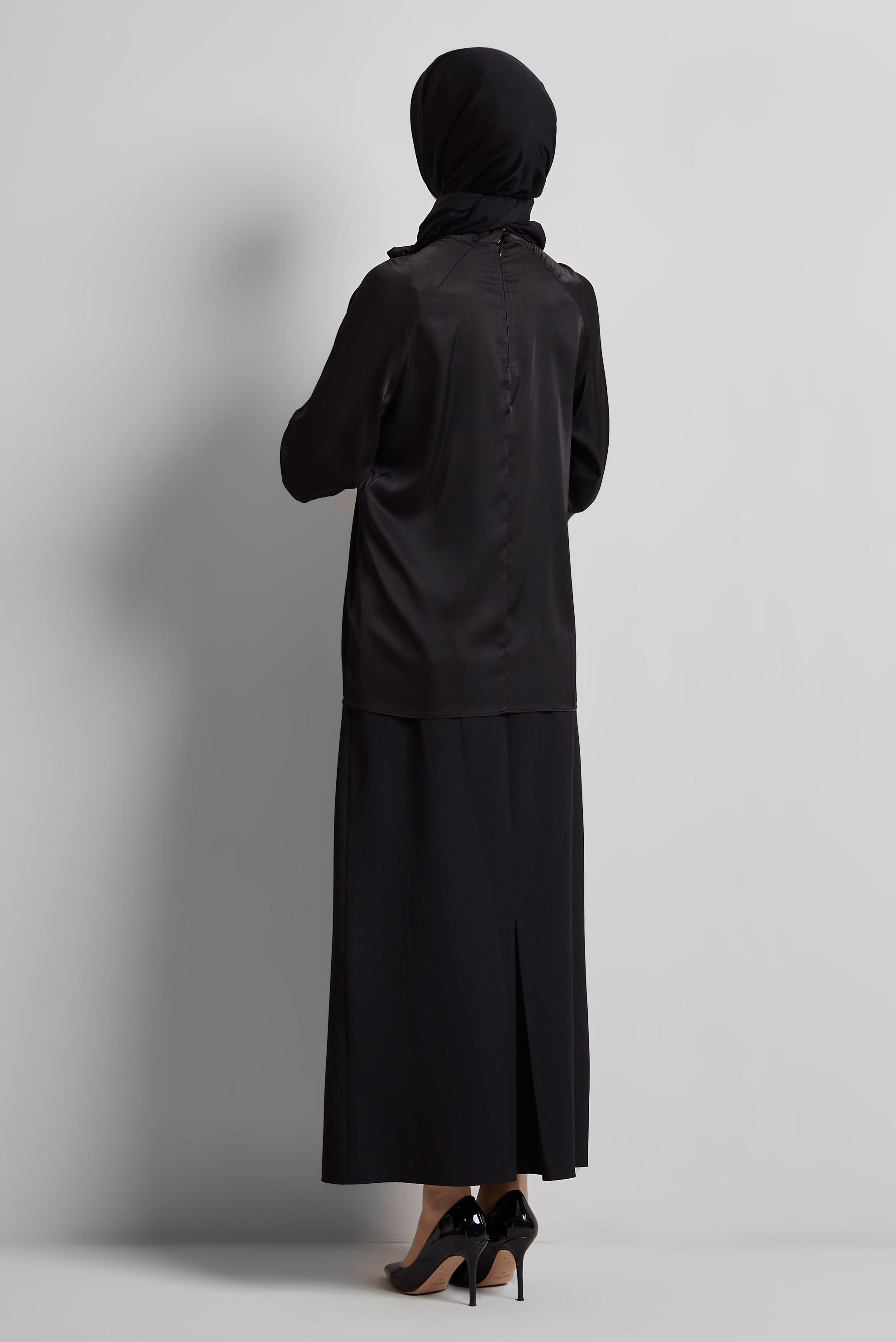 Tesettür giyim SİYAH GÜL DETAYLI SATEN BLUZ 44713