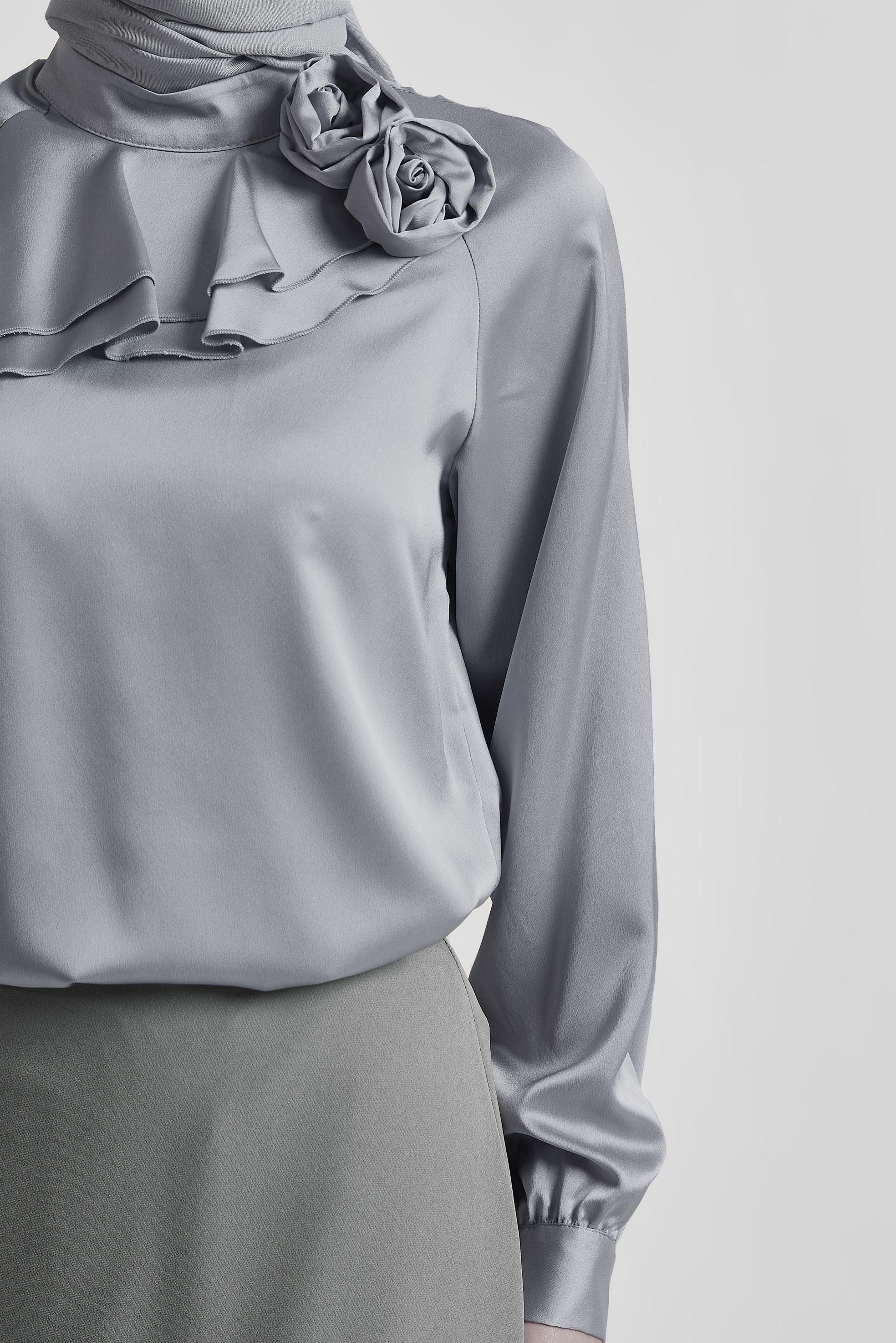 Tesettür giyim GRİ GÜL DETAYLI SATEN BLUZ 44713