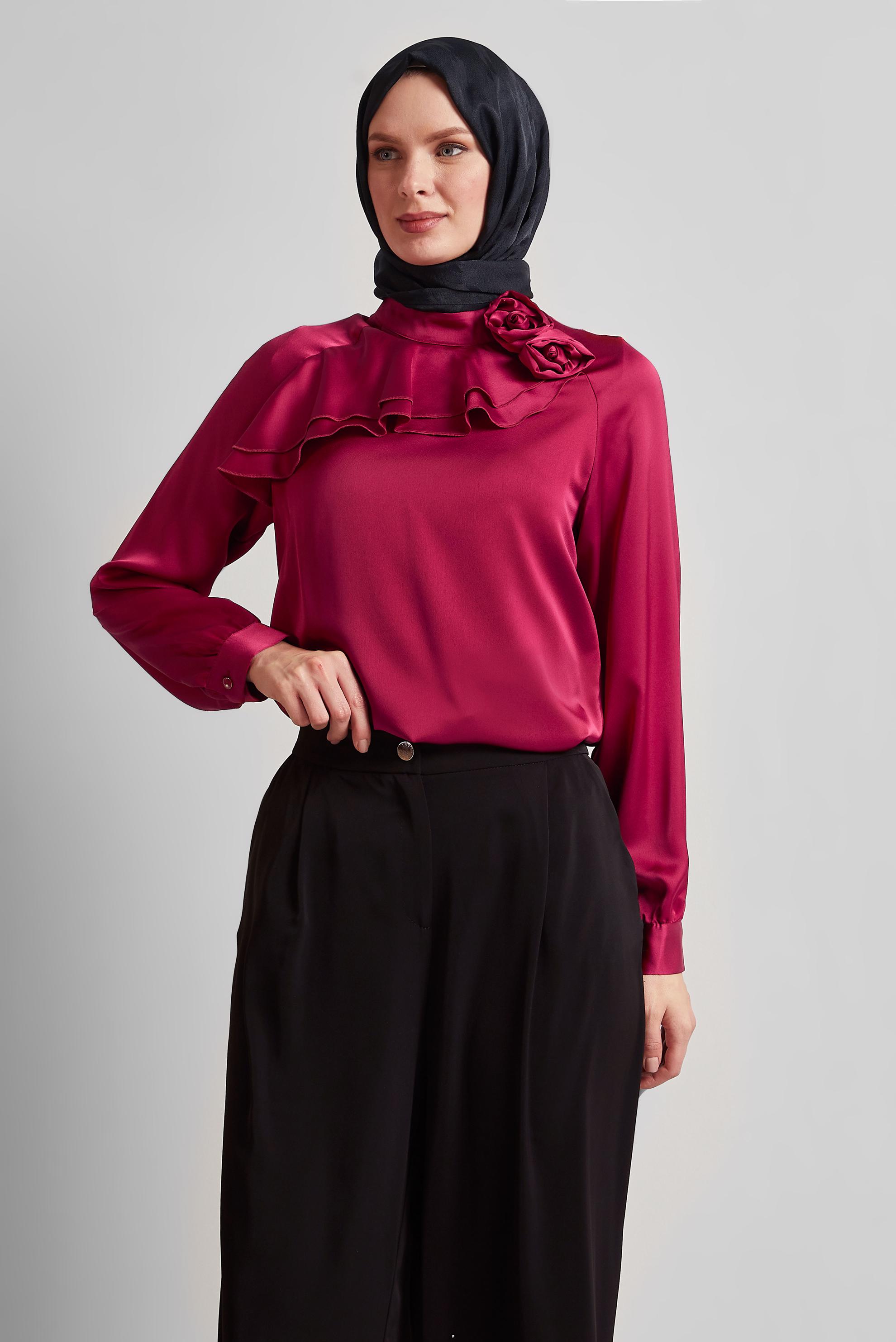 Tesettür giyim FUŞYA GÜL DETAYLI SATEN BLUZ 44713