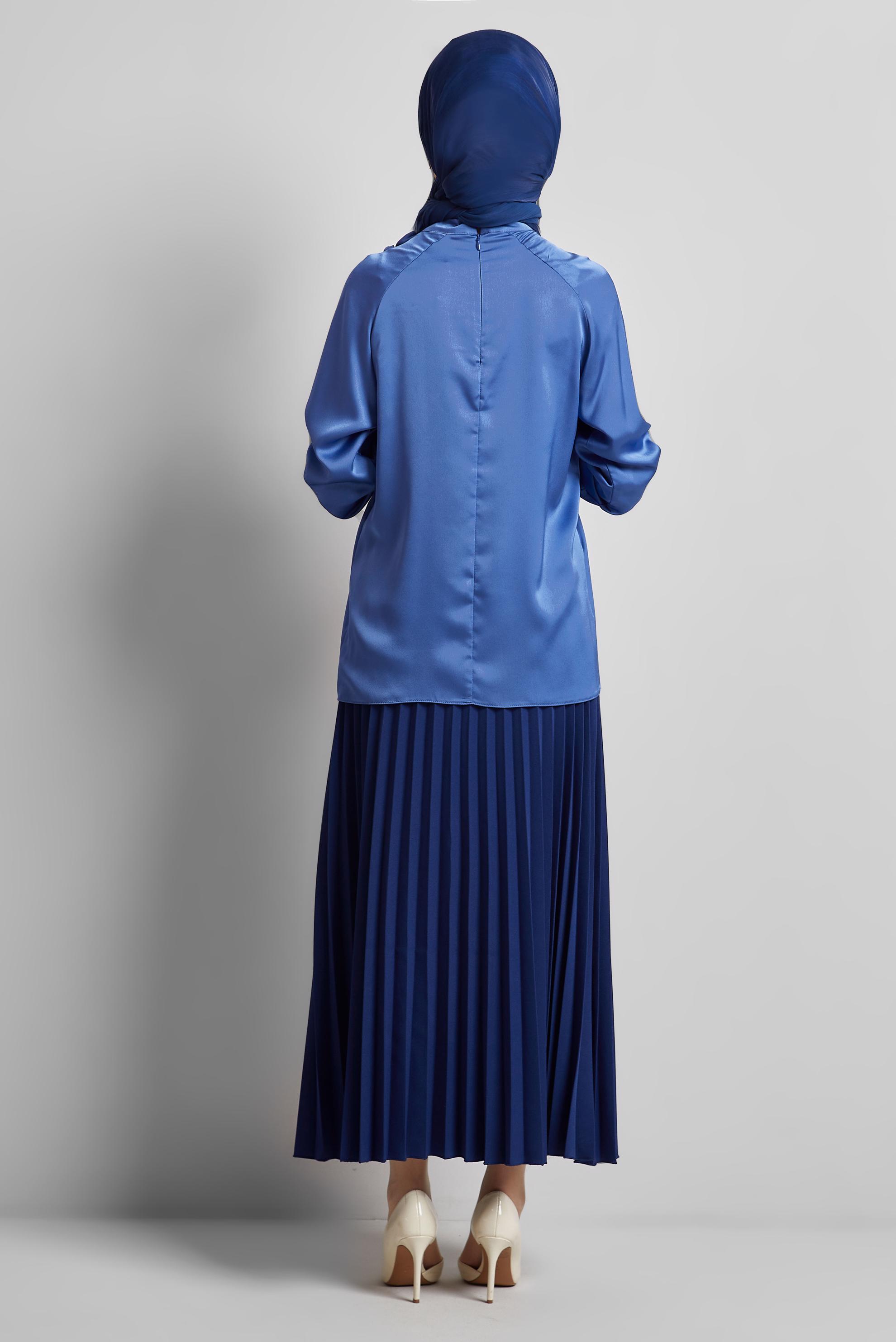 Tesettür giyim LACİVERT GÜL DETAYLI SATEN BLUZ 44713