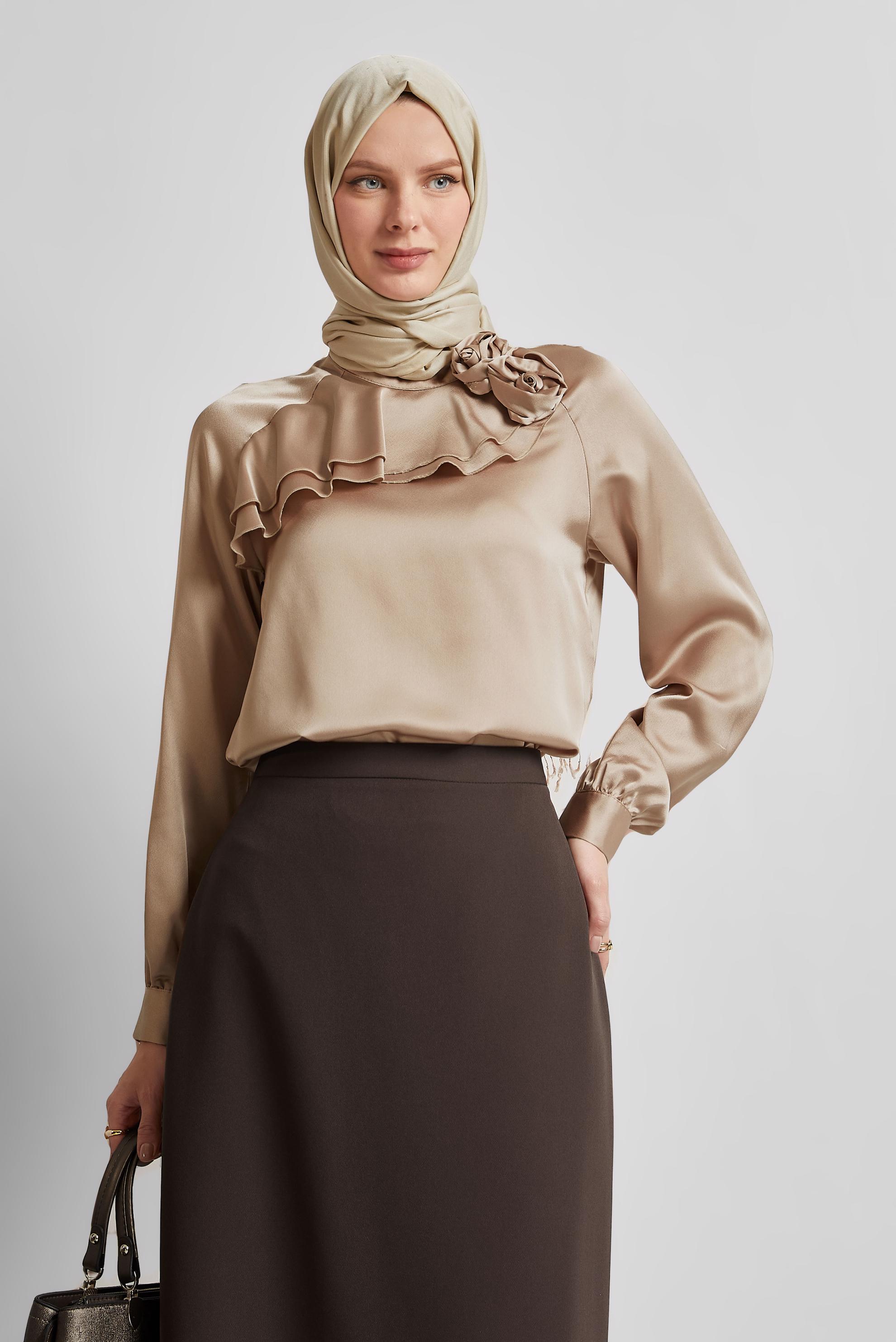 Tesettür giyim KAHVE GÜL DETAYLI SATEN BLUZ 44713