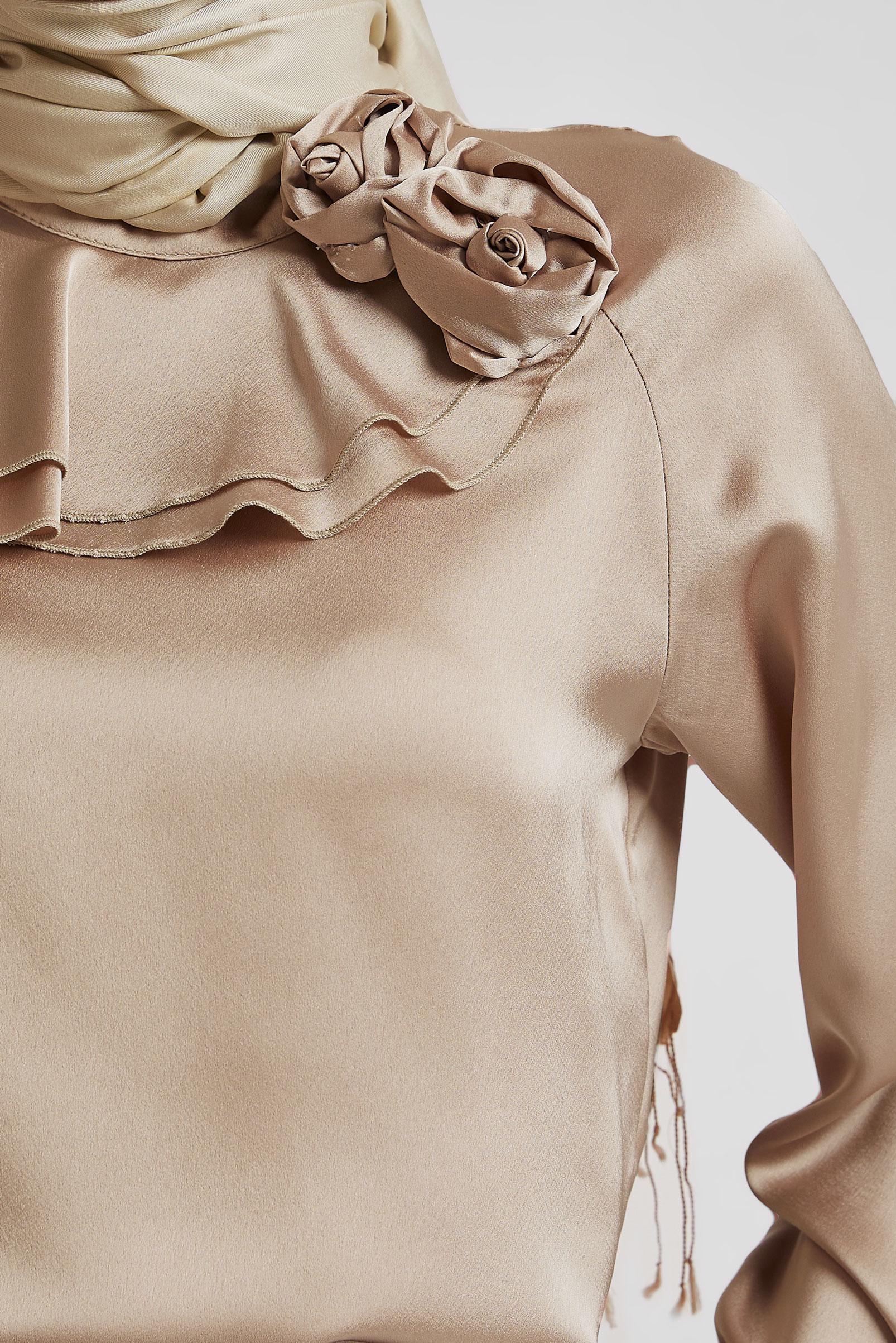 Tesettür giyim KAHVE GÜL DETAYLI SATEN BLUZ 44713