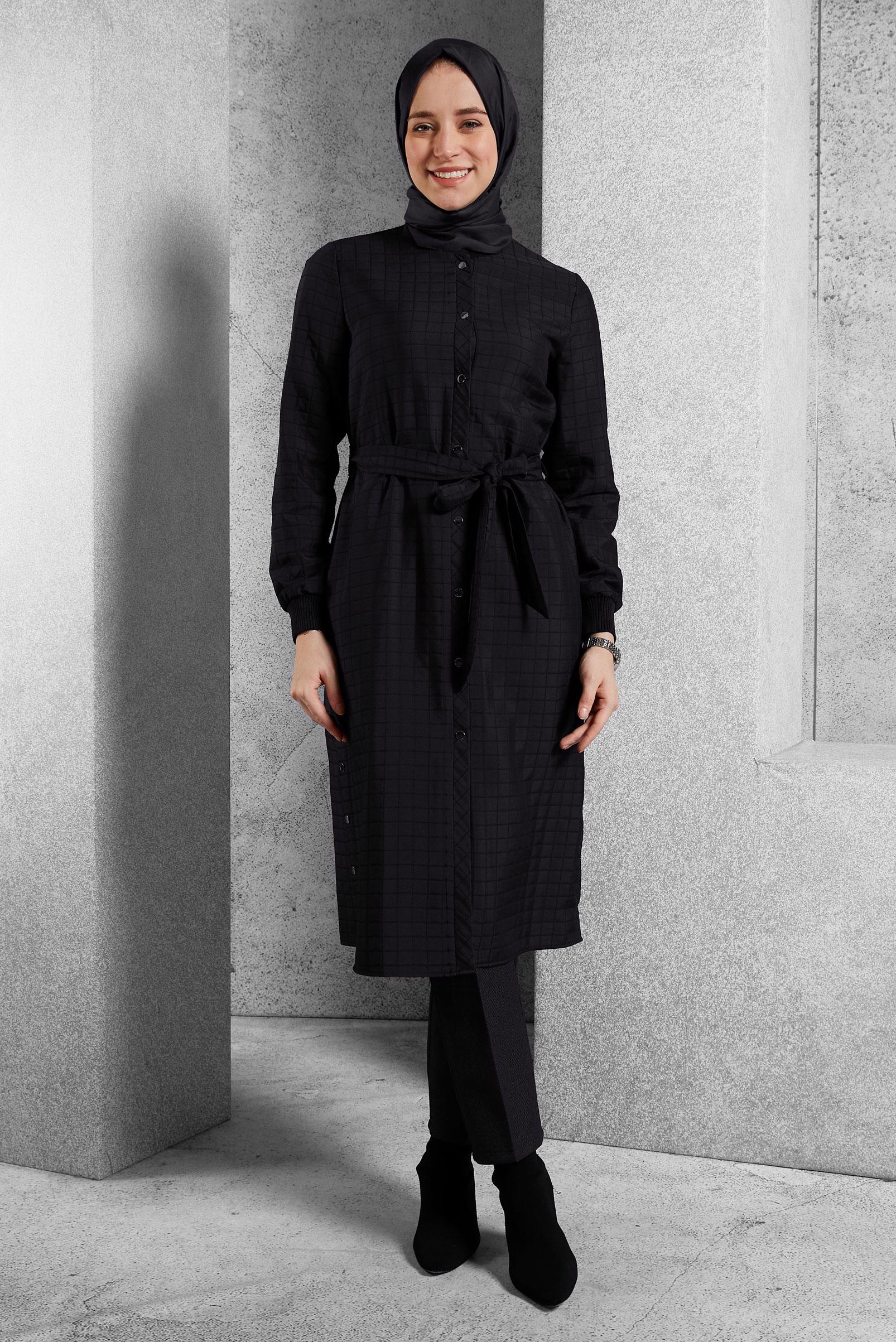 Tesettür giyim SİYAH KUŞAKLI KAPİTONE GİY ÇIK 45228