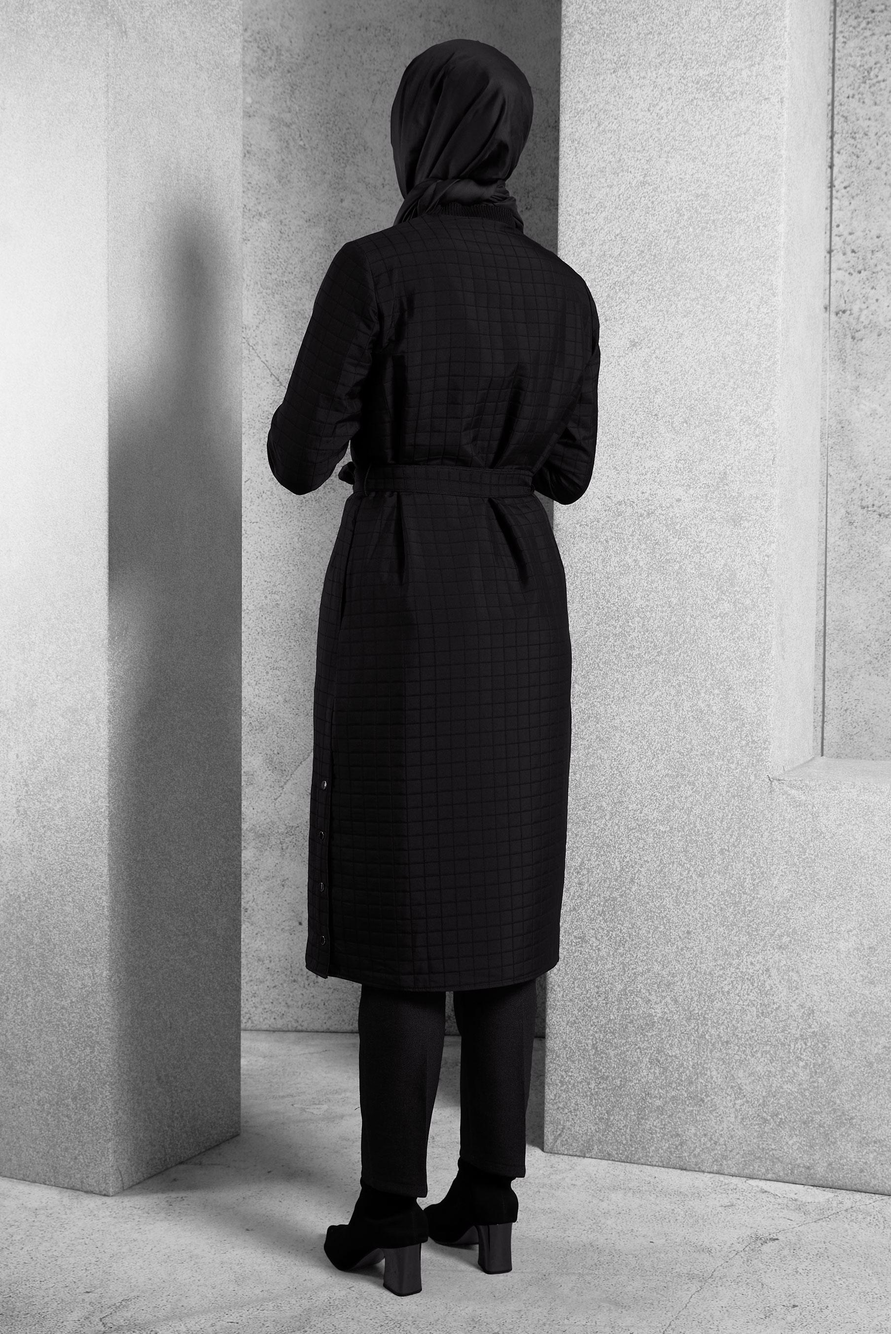 Tesettür giyim SİYAH KUŞAKLI KAPİTONE GİY ÇIK 45228