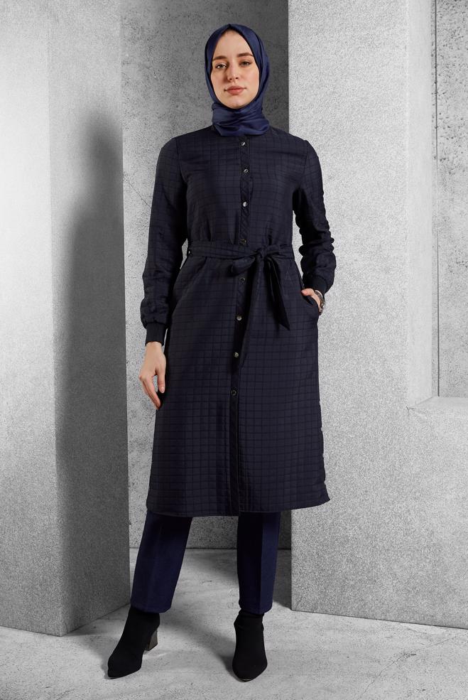 Tesettür giyim LACİVERT KUŞAKLI KAPİTONE GİY ÇIK 45228 - ALVİNA