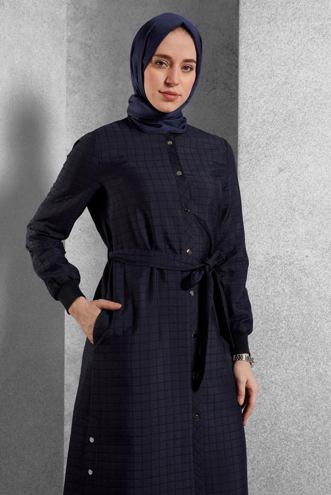 Tesettür giyim LACİVERT KUŞAKLI KAPİTONE GİY ÇIK 45228 - ALVİNA