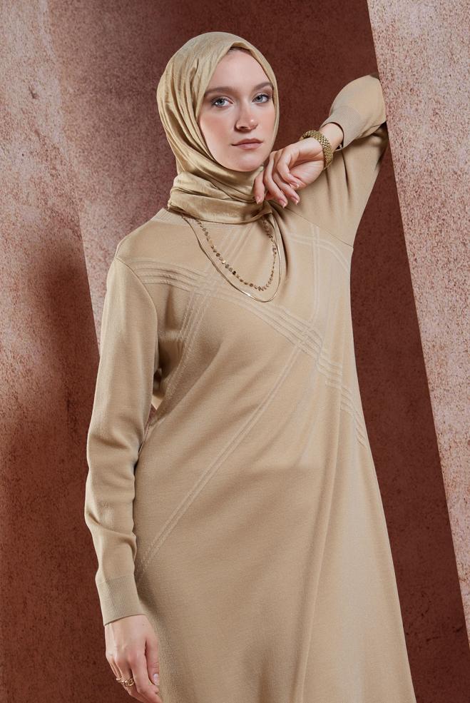Tesettür giyim BEJ BİSİKLET YAKA TRİKO ELBİSE 44909 - ALVİNA
