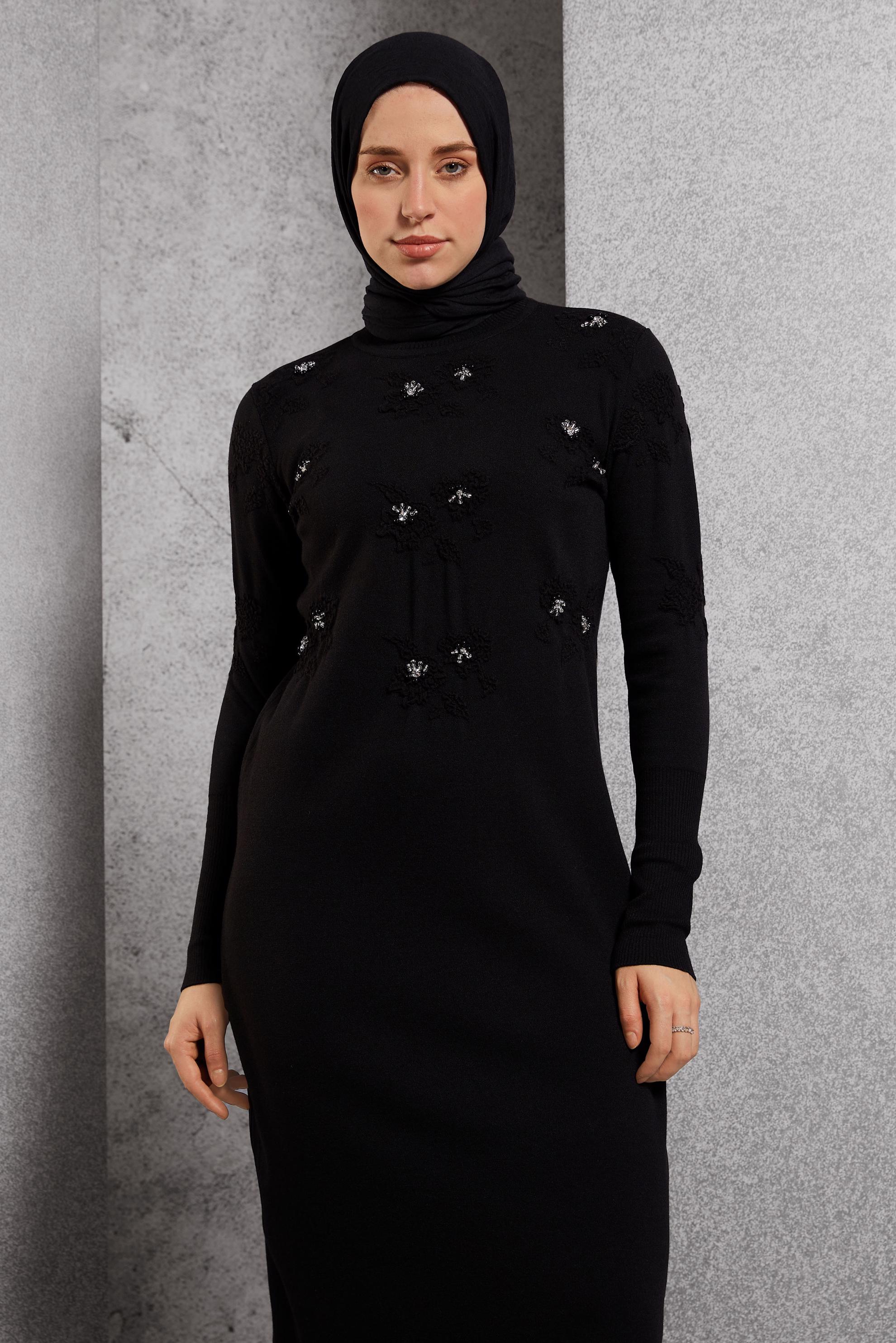 Vêtements hijab NOIR ROBE EN MAILLE AVEC DÉTAIL DE GEMMES 44915