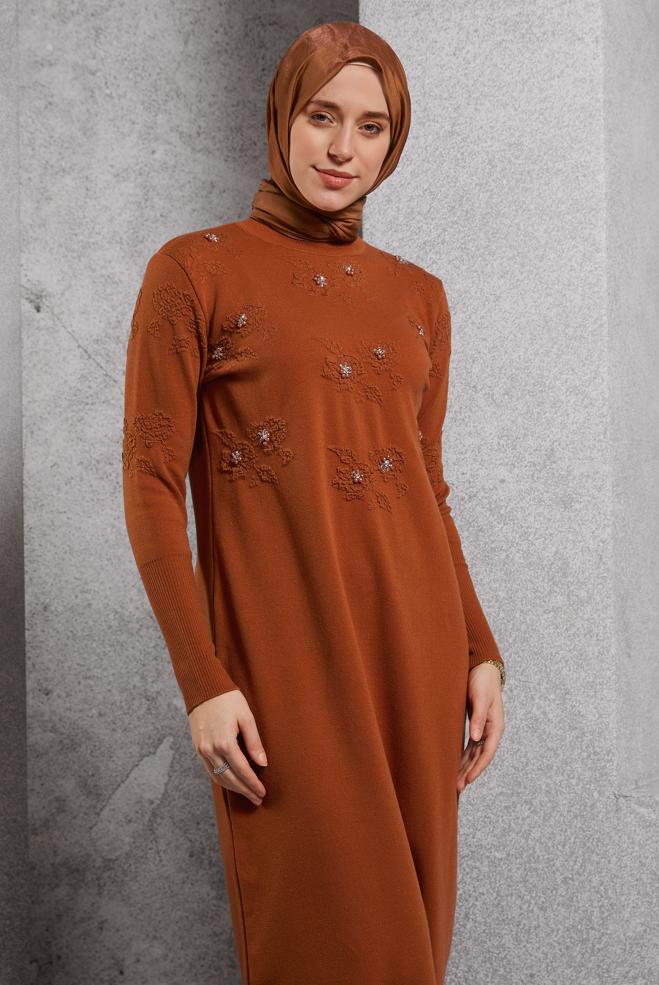 Vêtements hijab ORANGE ROBE EN MAILLE AVEC DÉTAIL DE GEMMES 44915 - ALVİNA