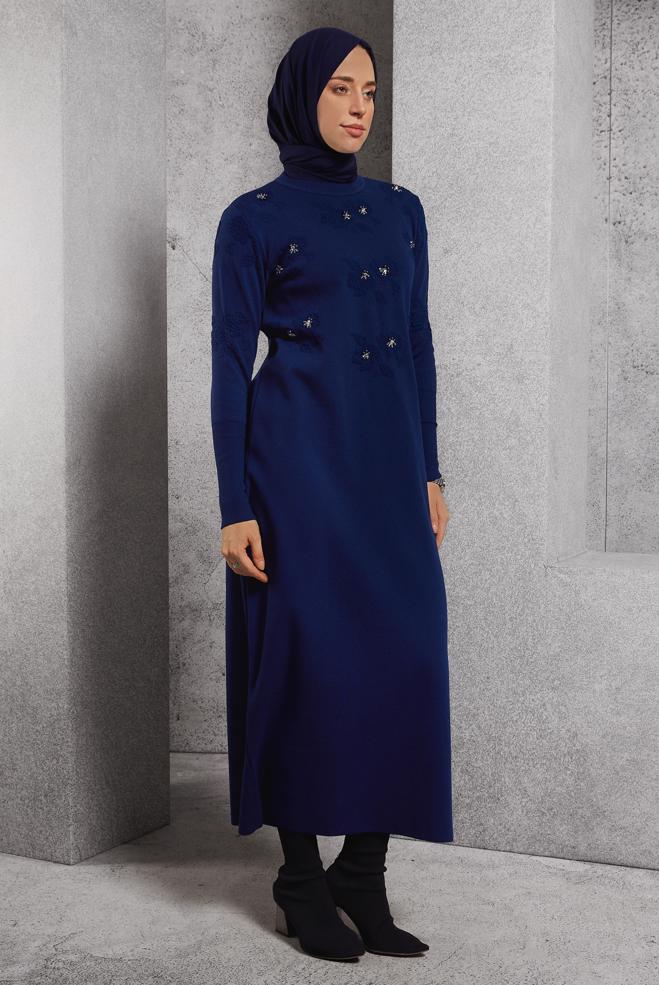 Vêtements hijab BLEU MARINE ROBE EN MAILLE AVEC DÉTAIL DE GEMMES 44915 - ALVİNA