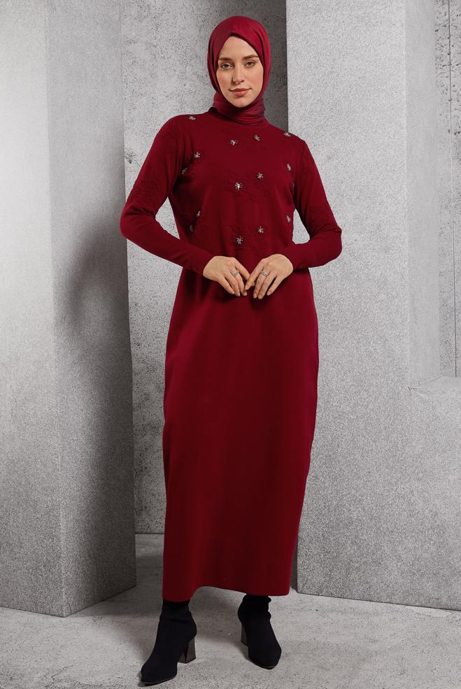 Vêtements hijab ROUGE BORDEAUX ROBE EN MAILLE AVEC DÉTAIL DE GEMMES 44915 - ALVİNA