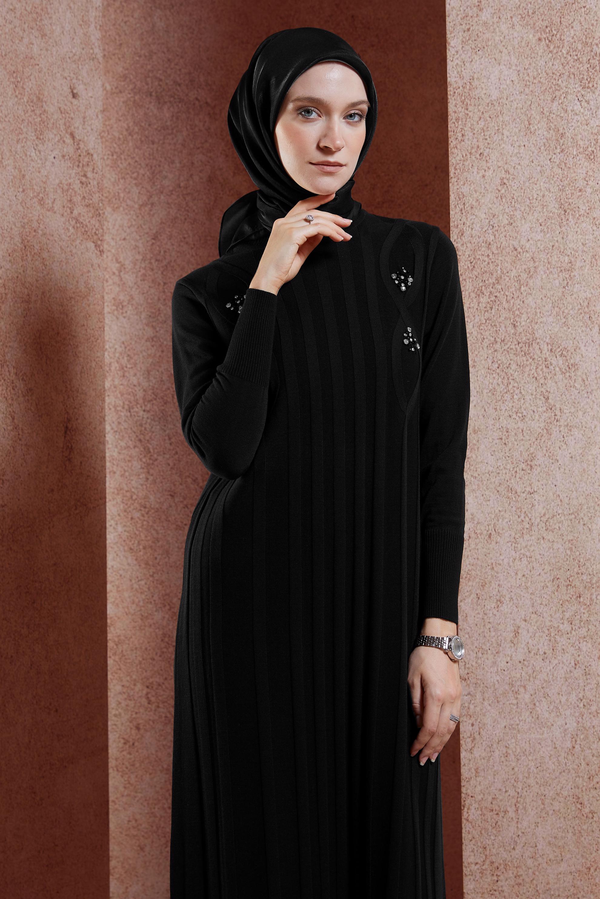 Tesettür giyim SİYAH TAŞ DETAYLI TRİKO ELBİSE 44917