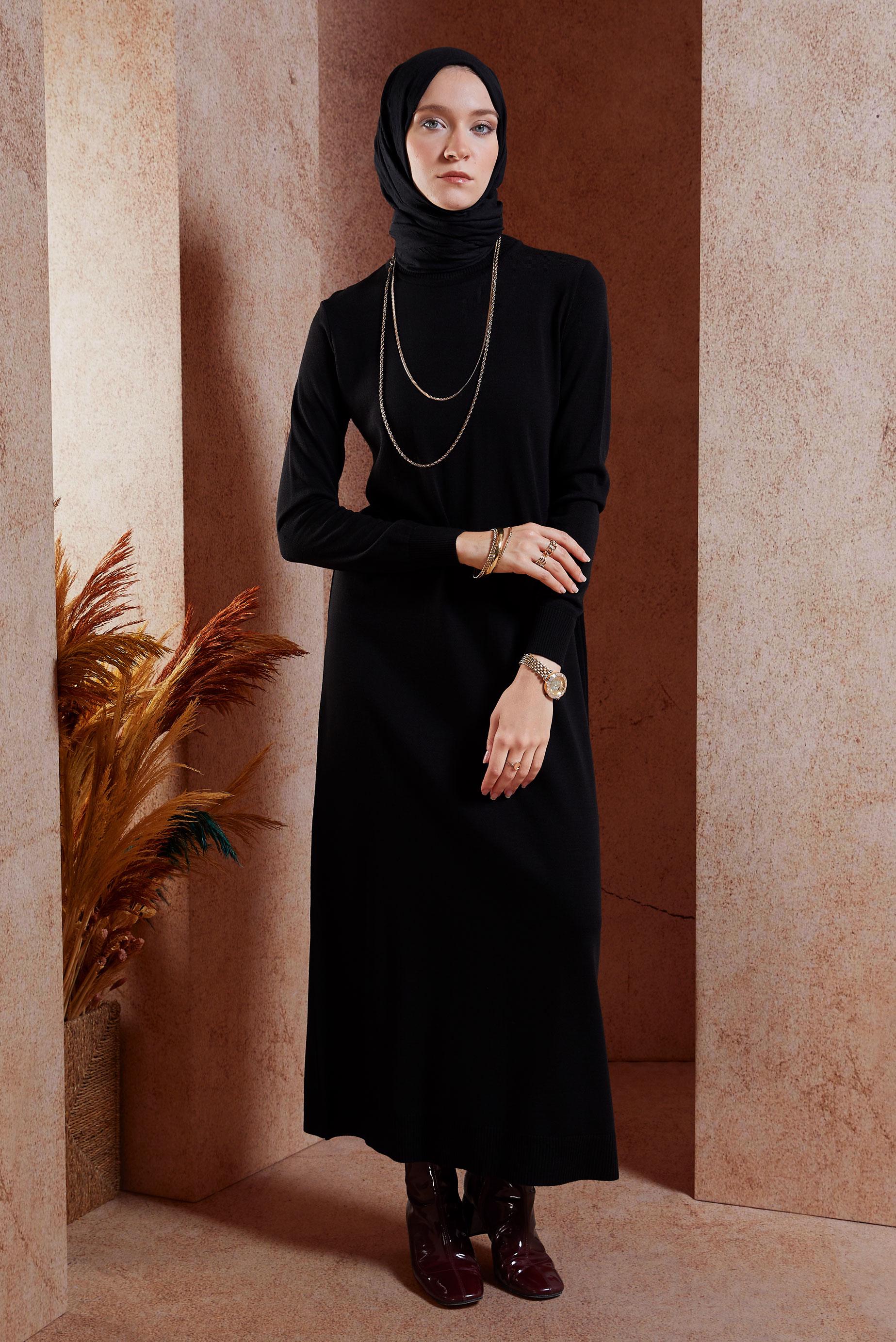 Tesettür giyim SİYAH BOĞAZLI YAKA TRİKO ELBİSE 44921