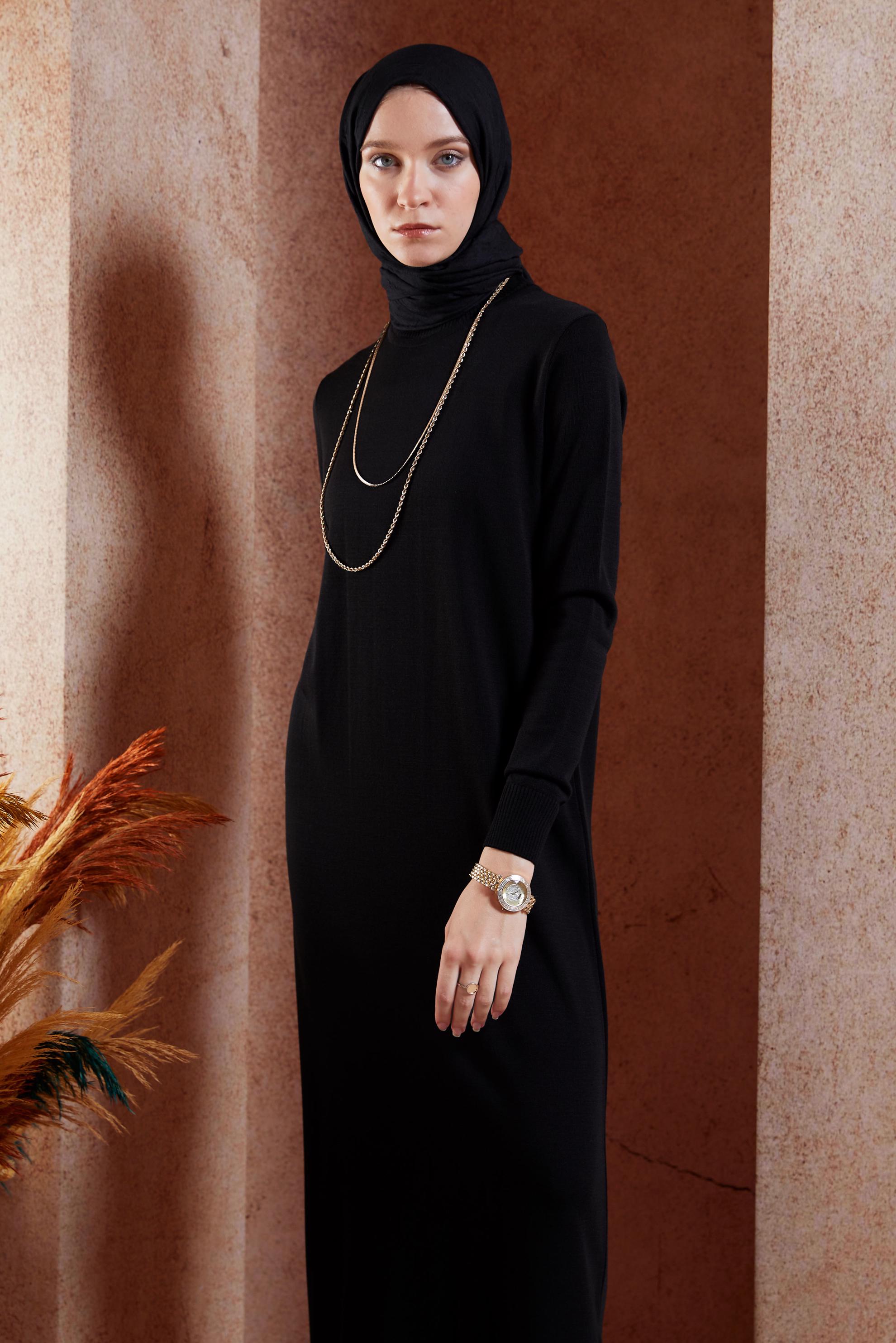 Tesettür giyim SİYAH BOĞAZLI YAKA TRİKO ELBİSE 44921