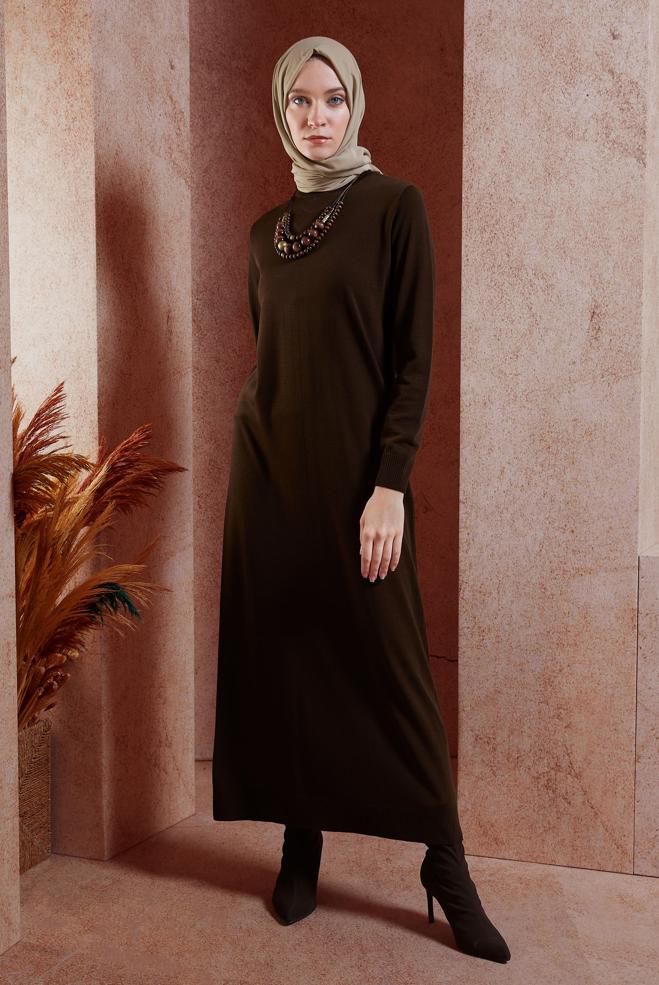 Tesettür giyim KAHVE BOĞAZLI YAKA TRİKO ELBİSE 44921 - ALVİNA