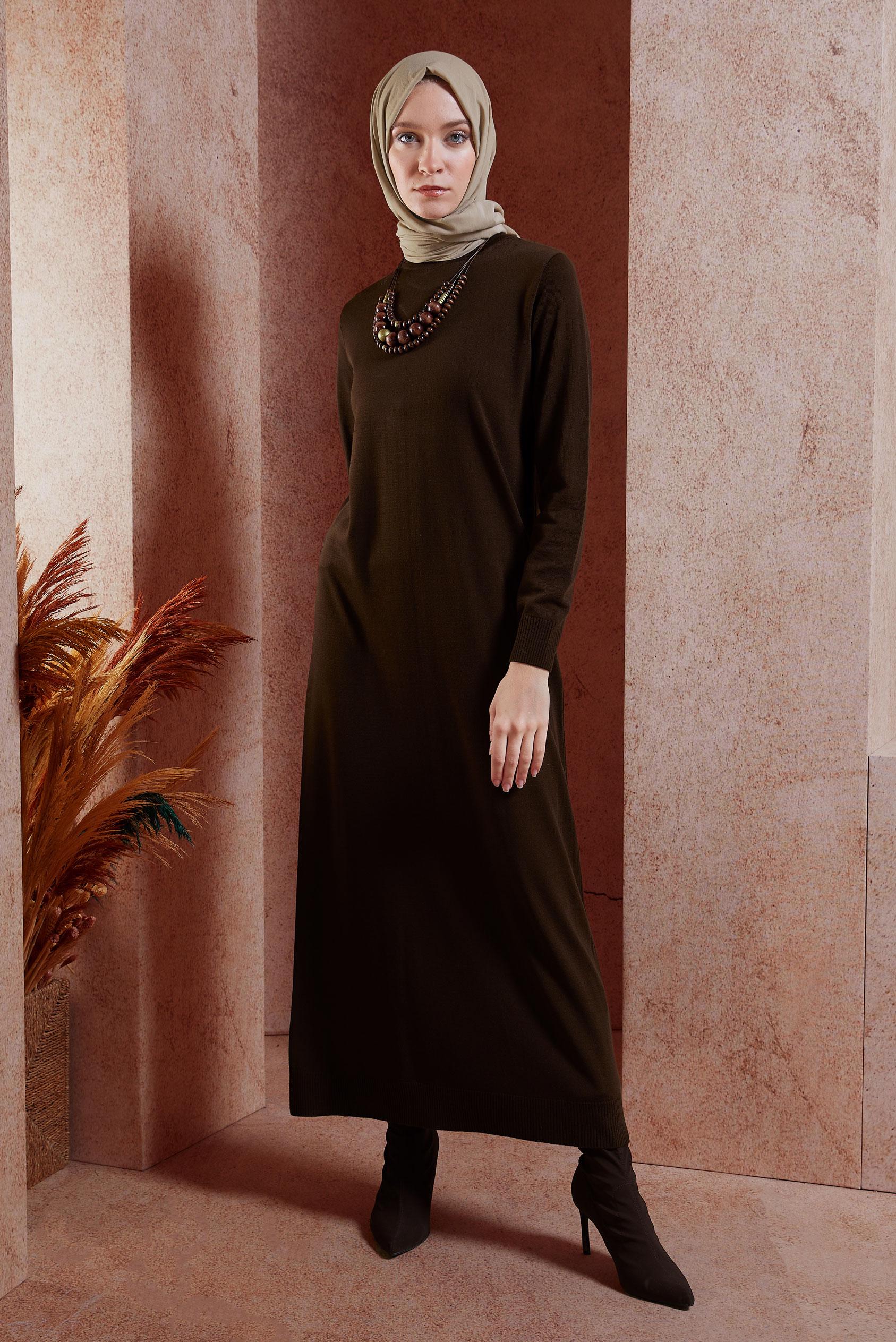 Tesettür giyim KAHVE BOĞAZLI YAKA TRİKO ELBİSE 44921