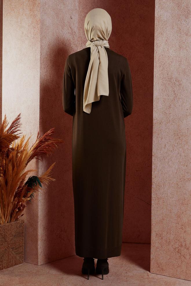 Tesettür giyim KAHVE BOĞAZLI YAKA TRİKO ELBİSE 44921 - ALVİNA