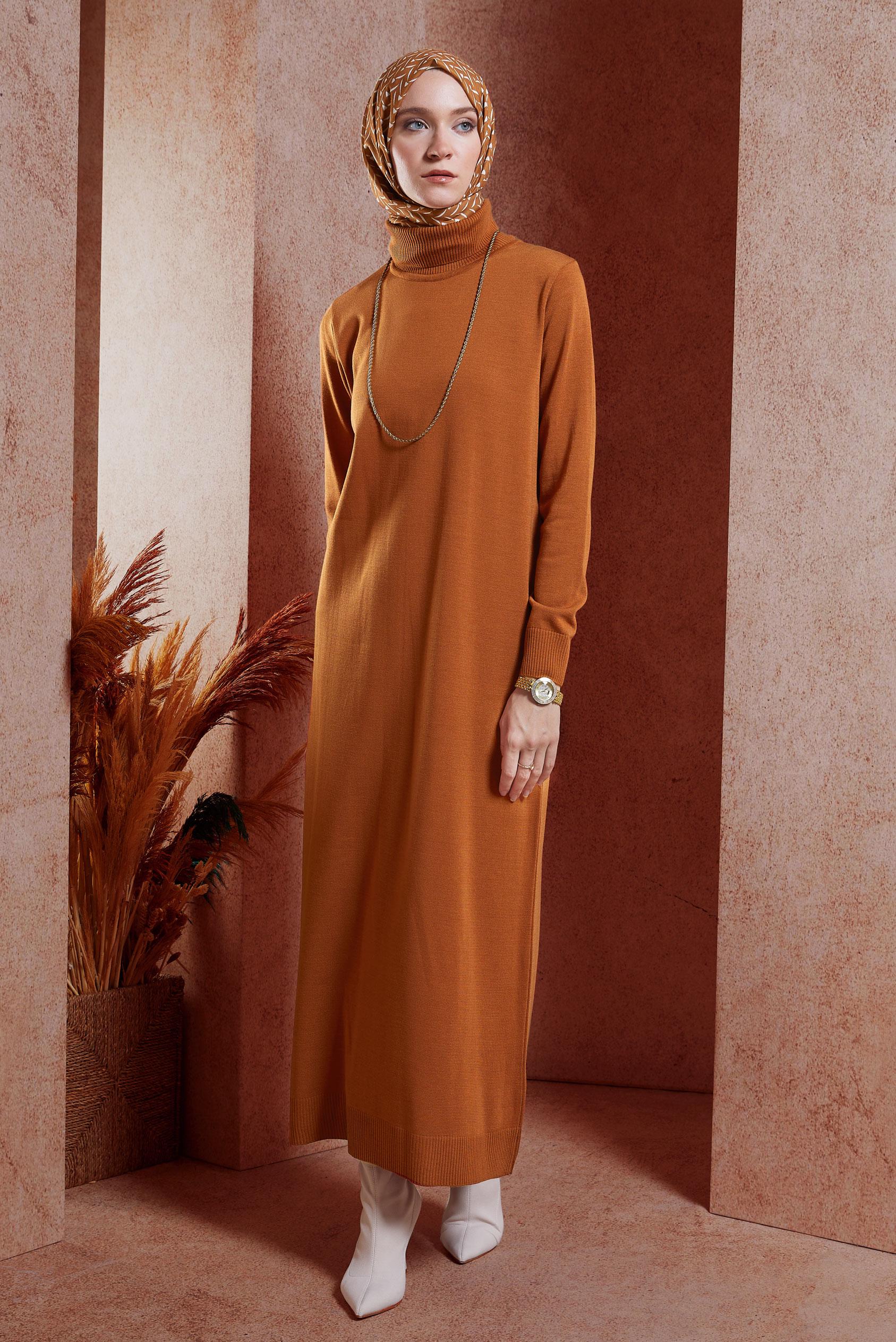 Tesettür giyim TURUNCU BOĞAZLI YAKA TRİKO ELBİSE 44921