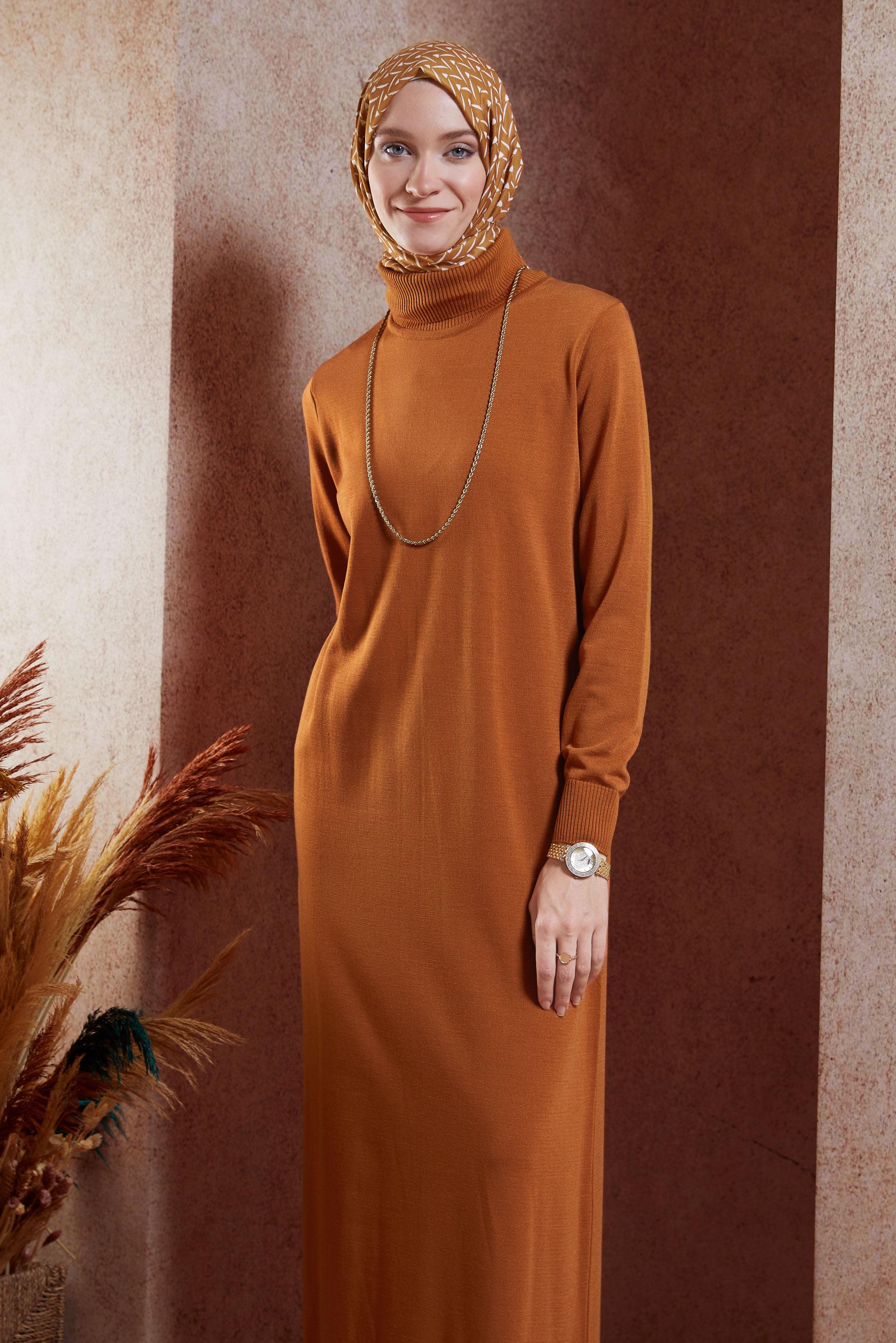 Tesettür giyim TURUNCU BOĞAZLI YAKA TRİKO ELBİSE 44921