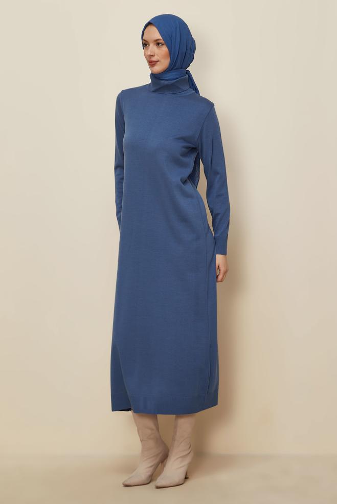Tesettür giyim MAVİ BOĞAZLI YAKA TRİKO ELBİSE 44921 - ALVİNA