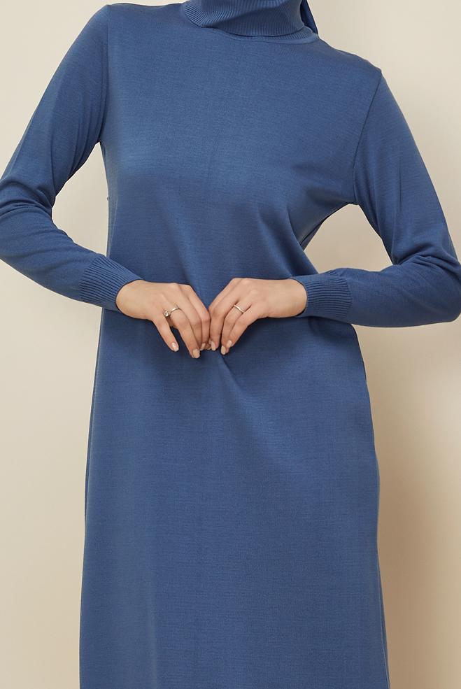 Tesettür giyim MAVİ BOĞAZLI YAKA TRİKO ELBİSE 44921 - ALVİNA