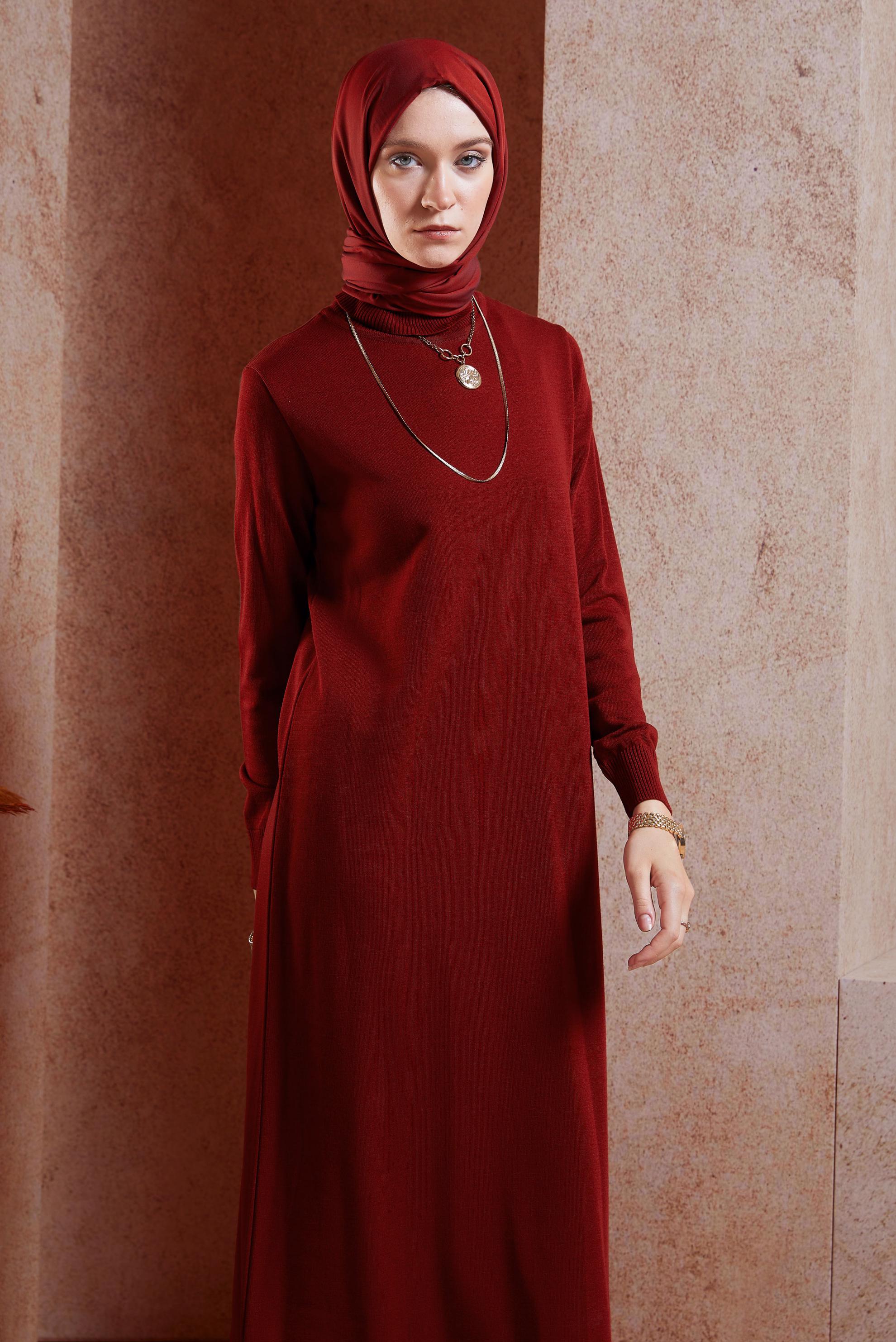 Tesettür giyim BORDO BOĞAZLI YAKA TRİKO ELBİSE 44921