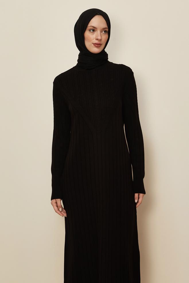 Tesettür giyim SİYAH BOĞAZLI YAKA TRİKO ELBİSE 44923 - ALVİNA