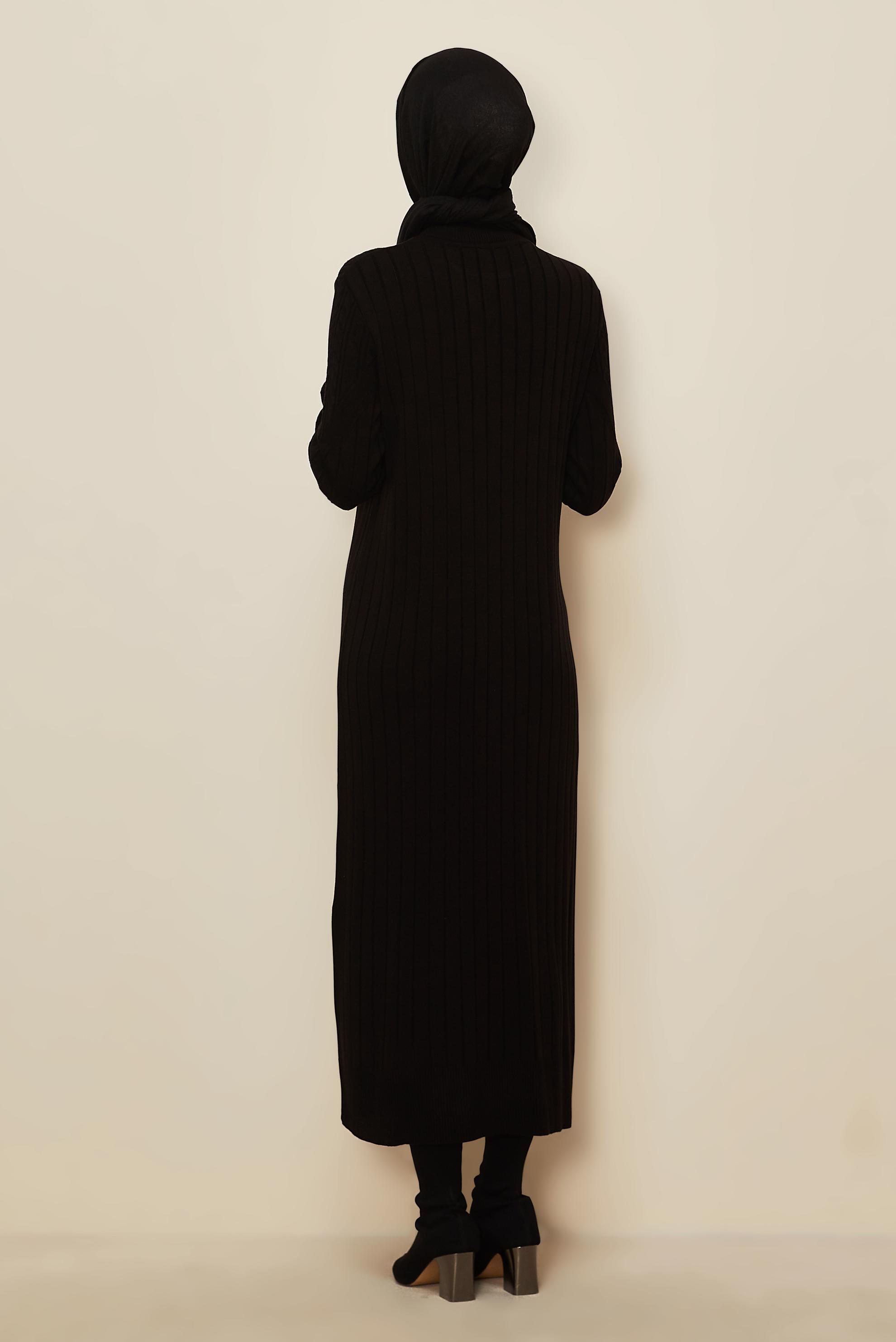 Tesettür giyim SİYAH BOĞAZLI YAKA TRİKO ELBİSE 44923