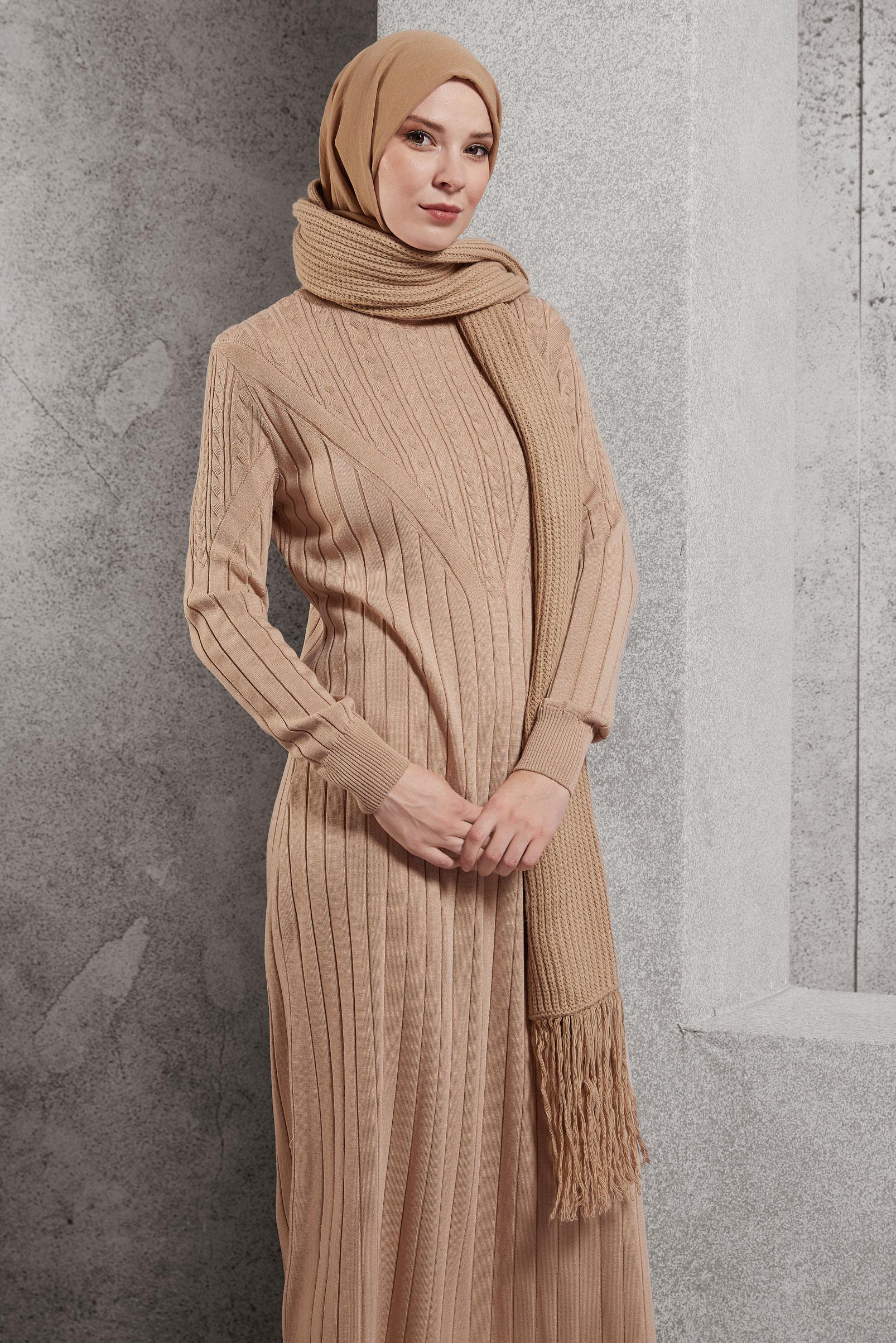 Vêtements hijab BEIGE ROBE EN TRICOT À COL ROULÉ 44923