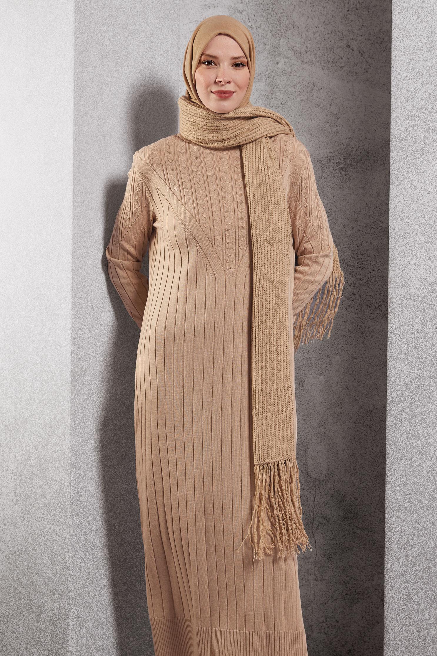 Vêtements hijab BEIGE ROBE EN TRICOT À COL ROULÉ 44923