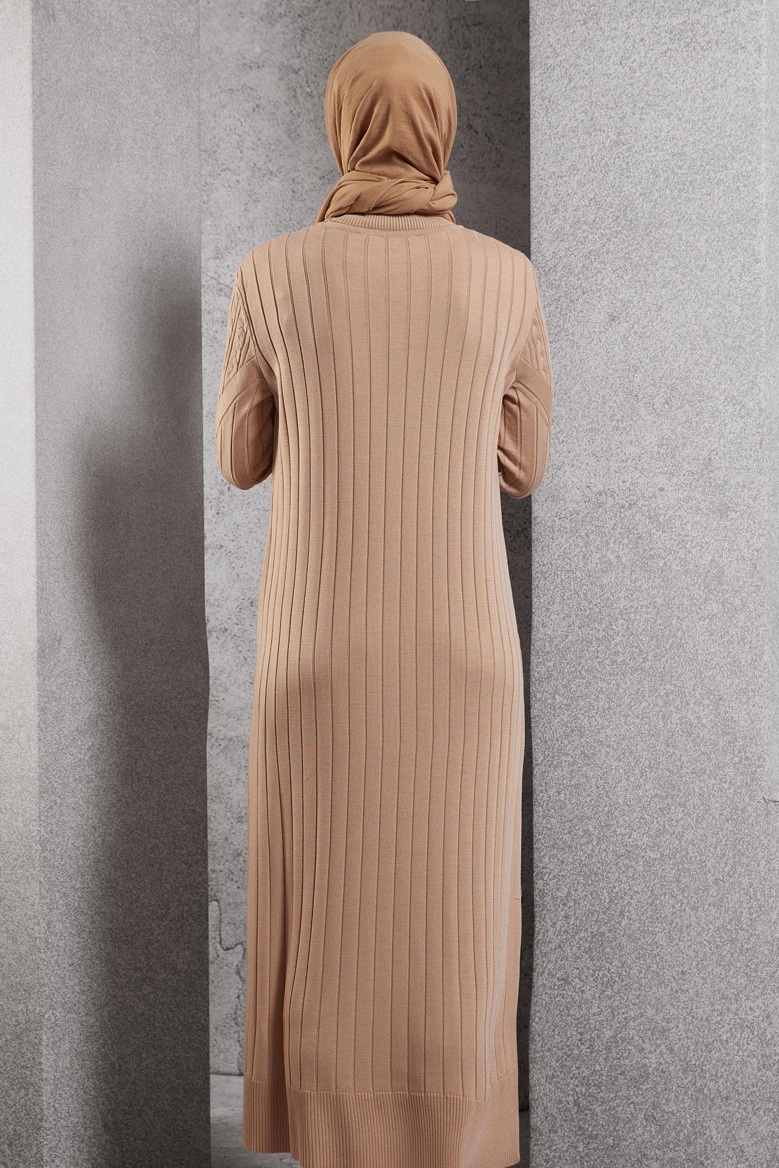 Vêtements hijab BEIGE ROBE EN TRICOT À COL ROULÉ 44923