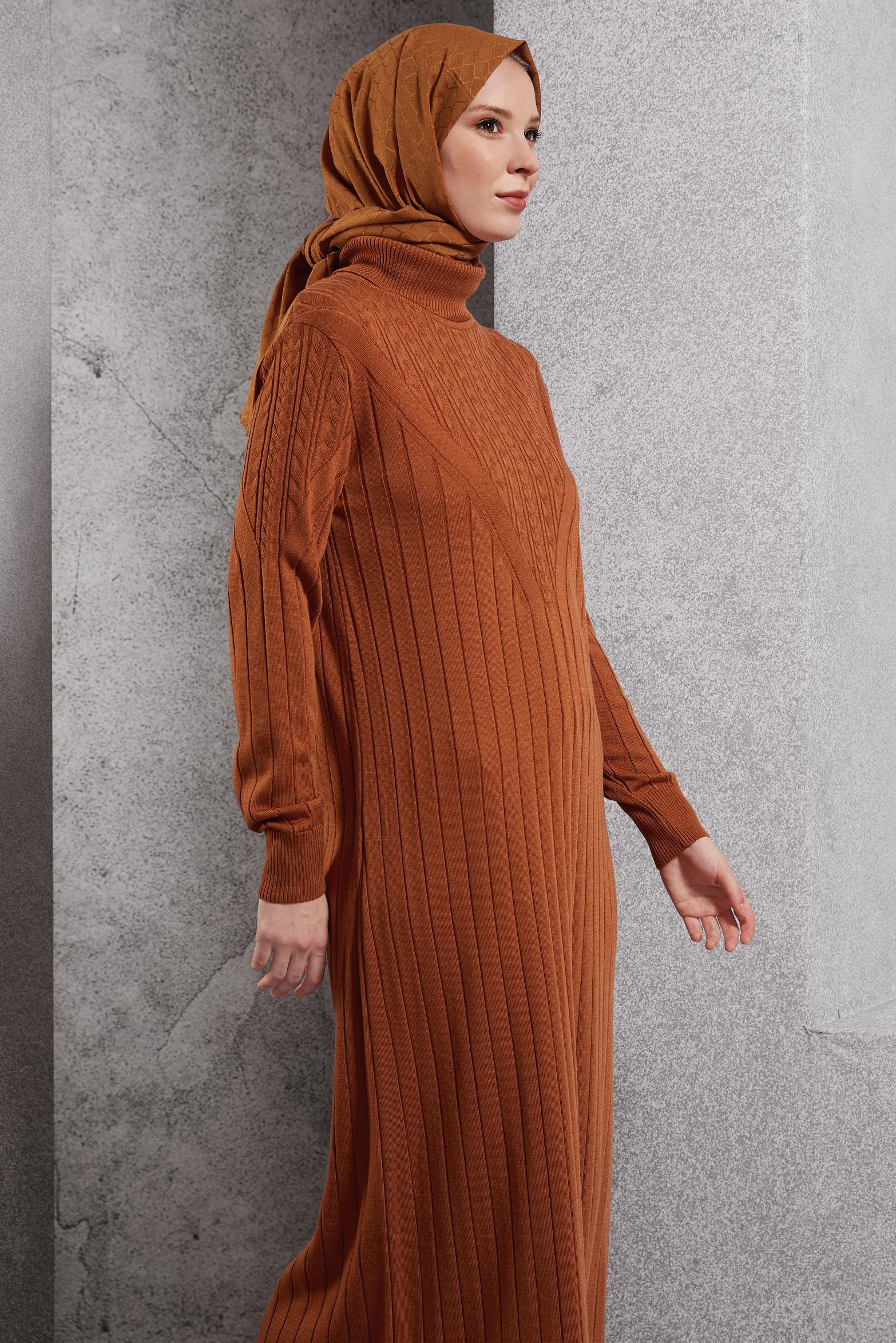 Vêtements hijab ORANGE ROBE EN TRICOT À COL ROULÉ 44923